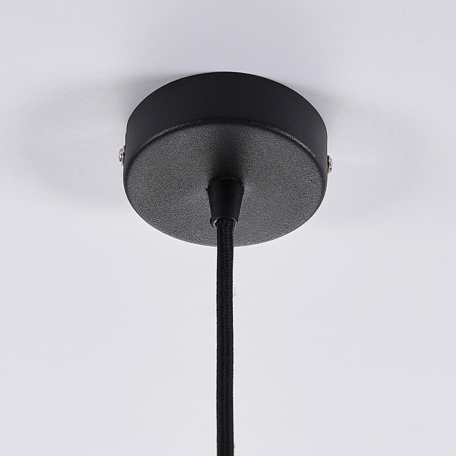 Czarna lampa wisząca Jasminka, styl industrialny