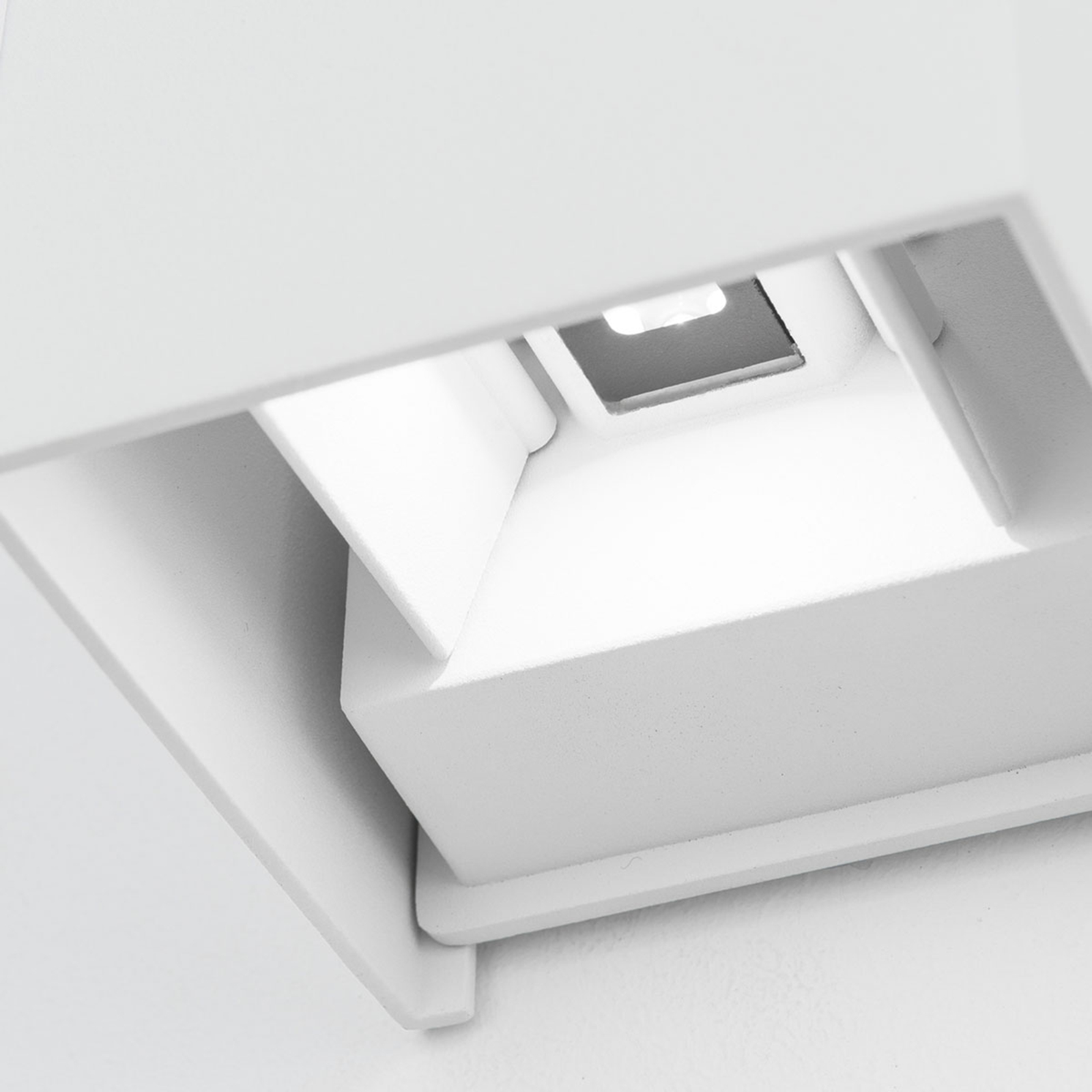 Würfelförmige LED-Außenwandleuchte Cube in Weiß
