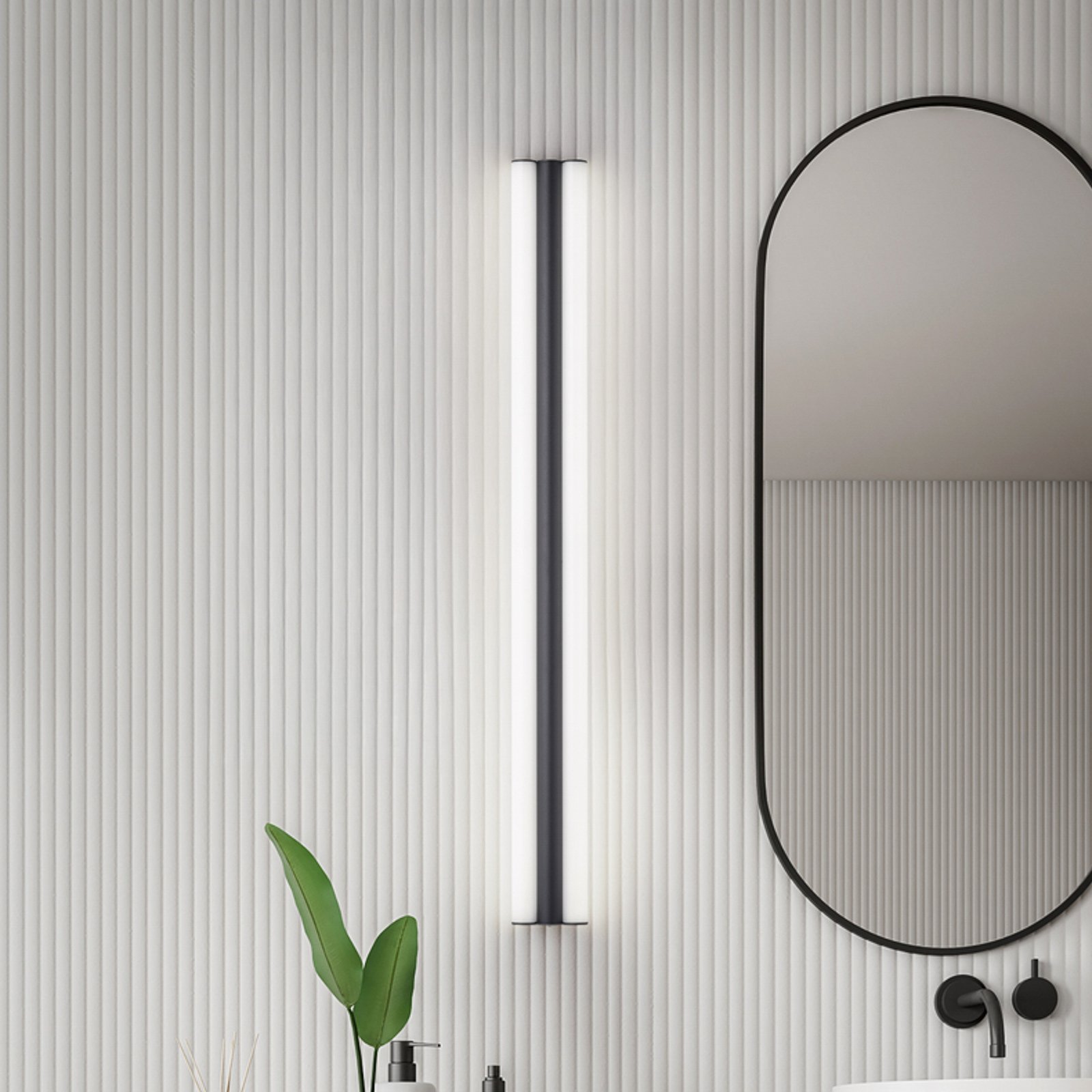 Helestra LED mirror lamp LOOM, length 90 cm, black, IP44