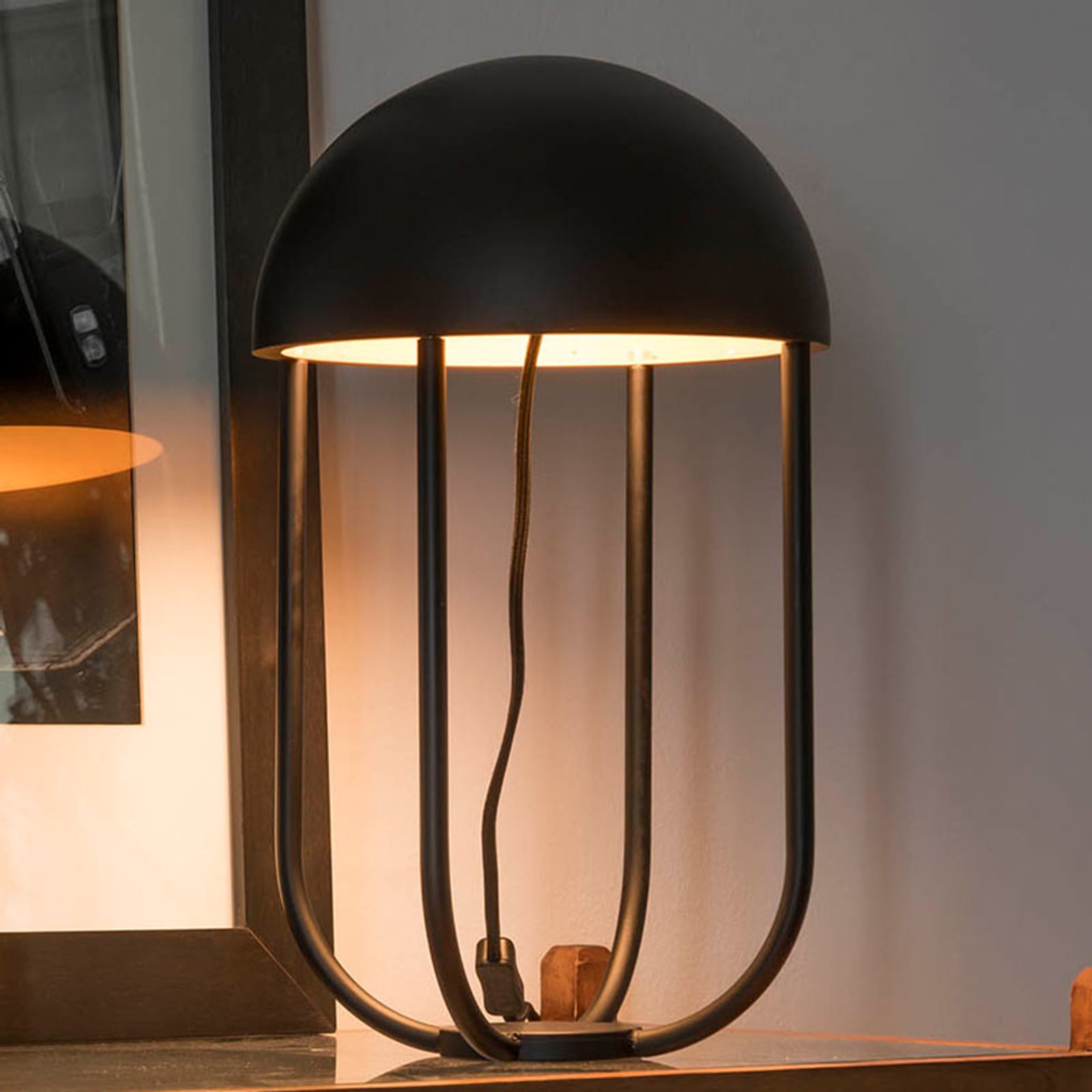 Maštovito dizajnirana stolna lampa Jellyfish