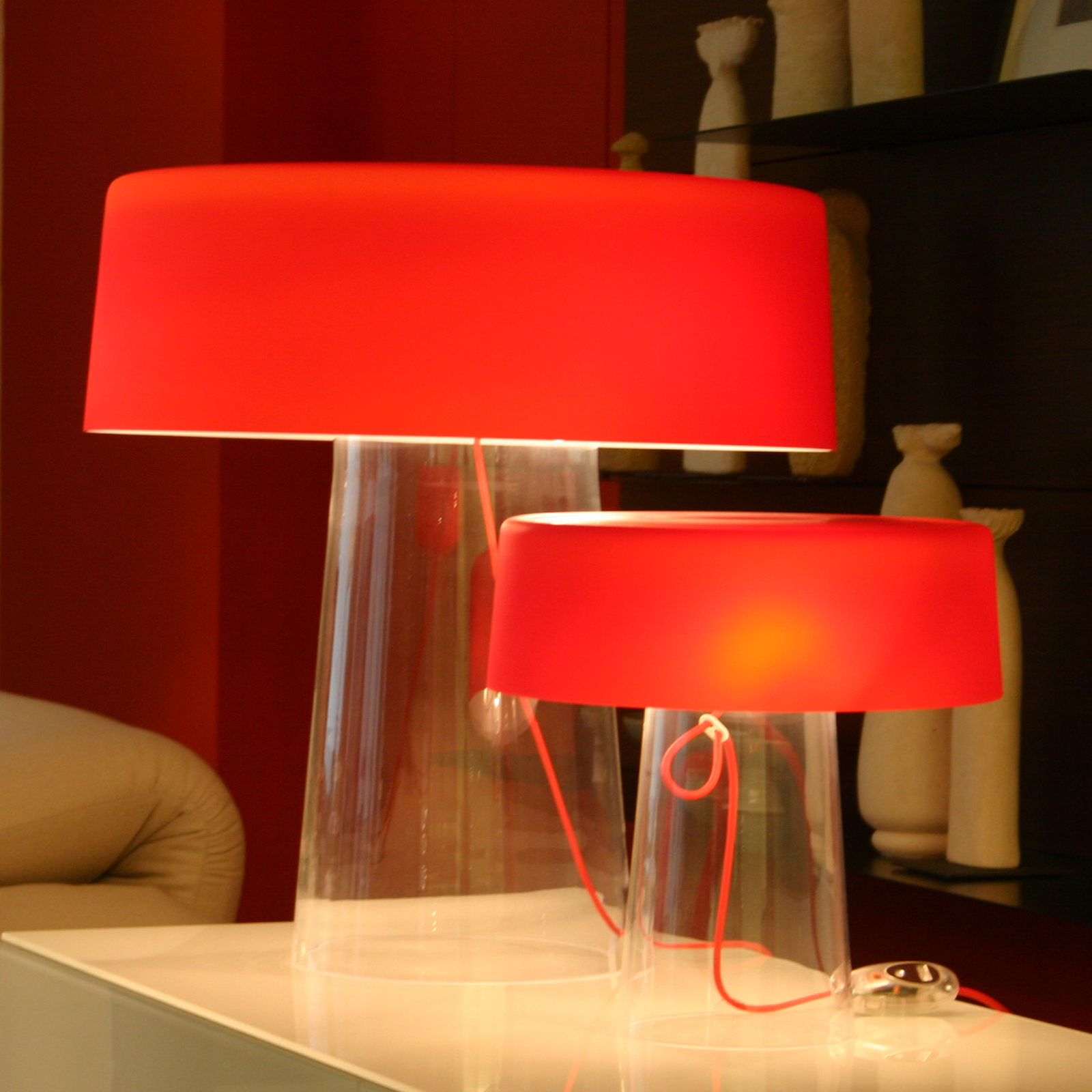 Prandina Glam bordlampe 36 cm klar/rød skjerm