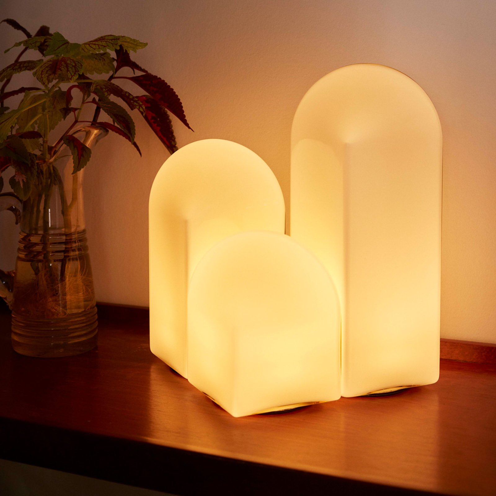 HAY Parade LED-es asztali lámpa kagyló fehér magasság 24 cm