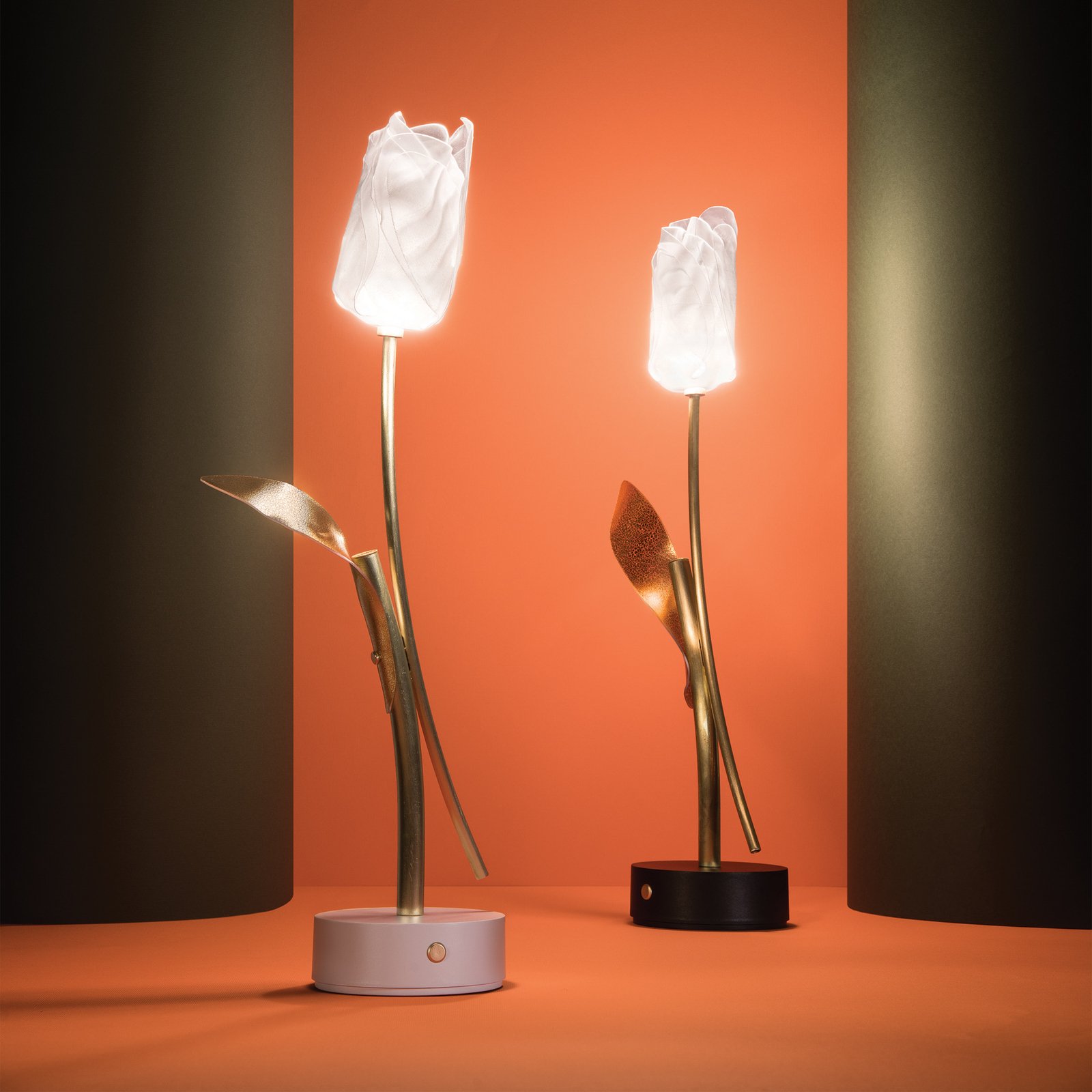Slamp oppladbar LED-bordlampe Tulip, svart base