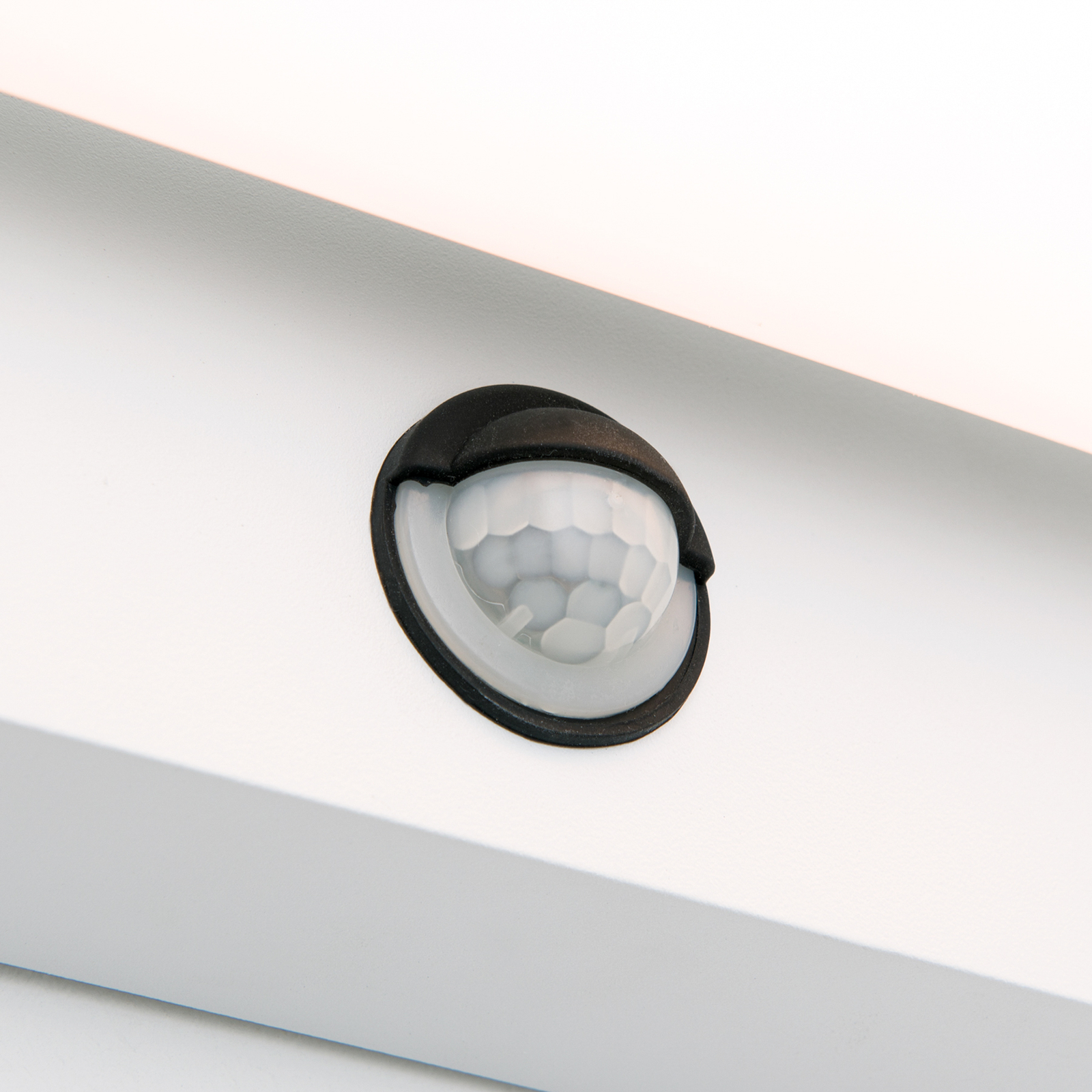 Ginger LED outdoor wall light sensor, white, IP54