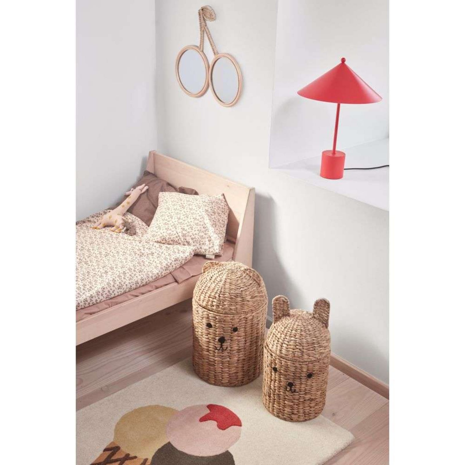 Lampa stołowa OYOY Living Design „Kasa” – metal w kolorze mosiądzu, E14 Lampa stołowa OYOY Living Design „Kasa” – metal w kolorze mosiądzu, E14