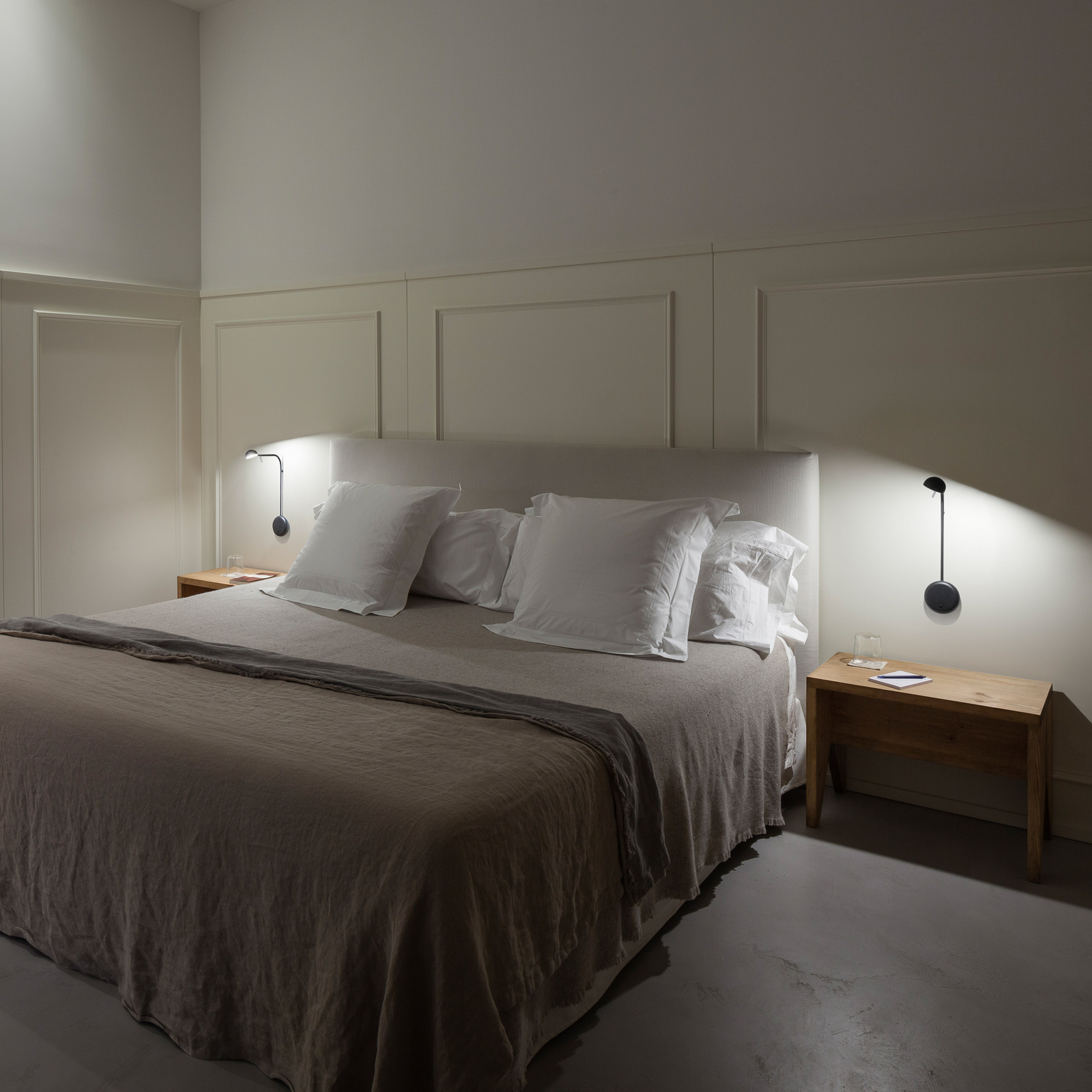 Vibia Pin 1680 LED φωτιστικό τοίχου, 39 cm, μαύρο