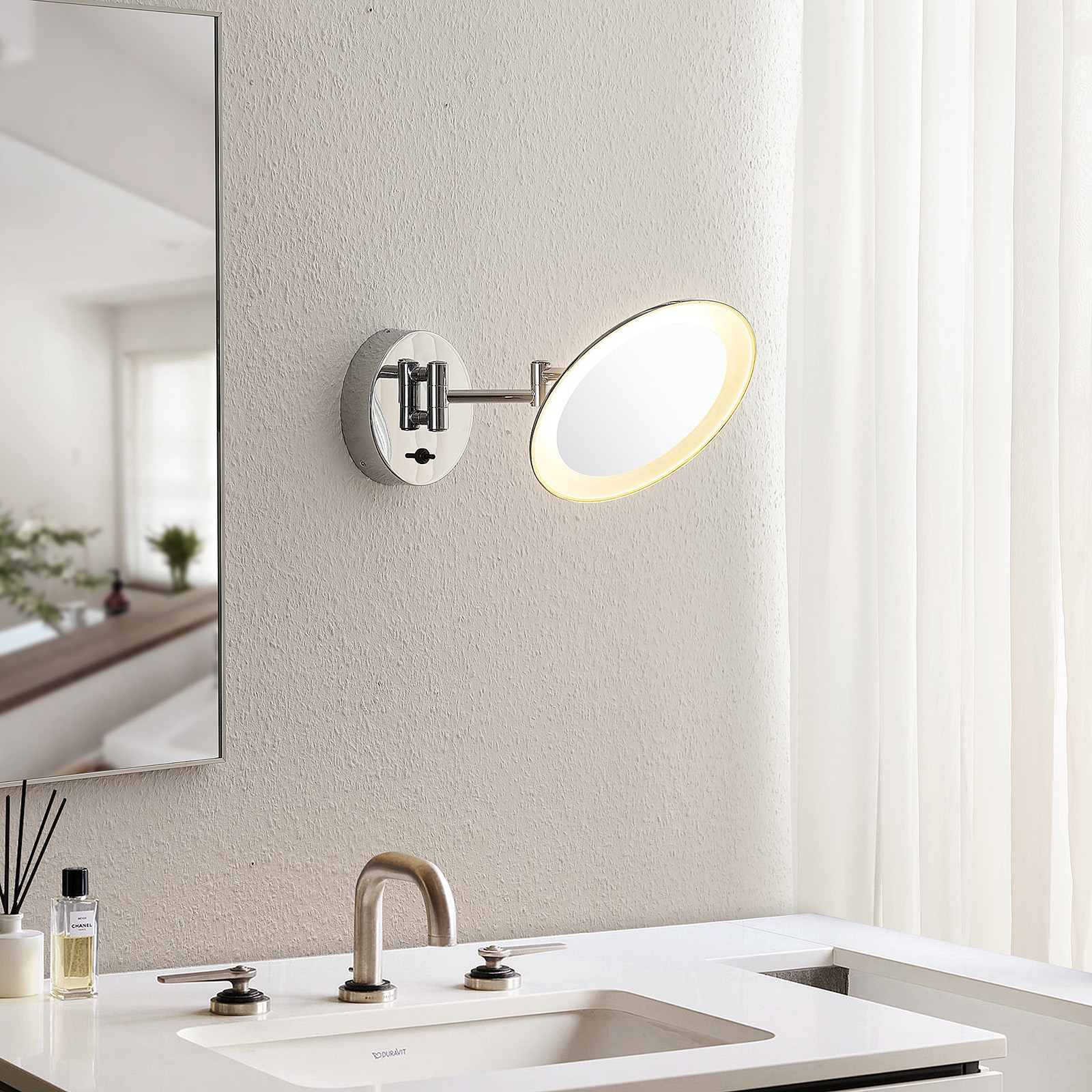 Lindby Fiana espejo cosmético con luz LED
