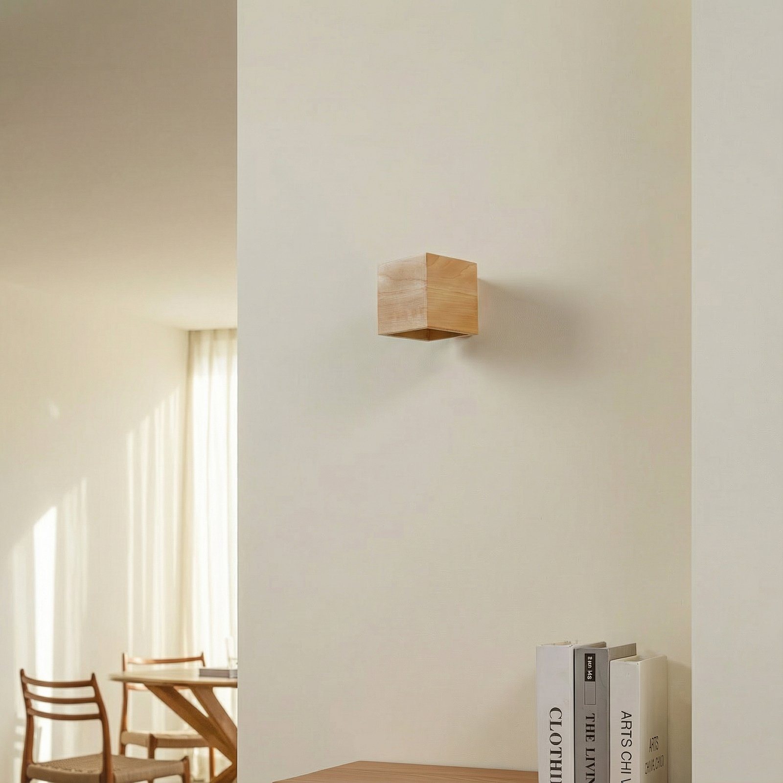 Wandleuchte Ara als Würfel aus Holz