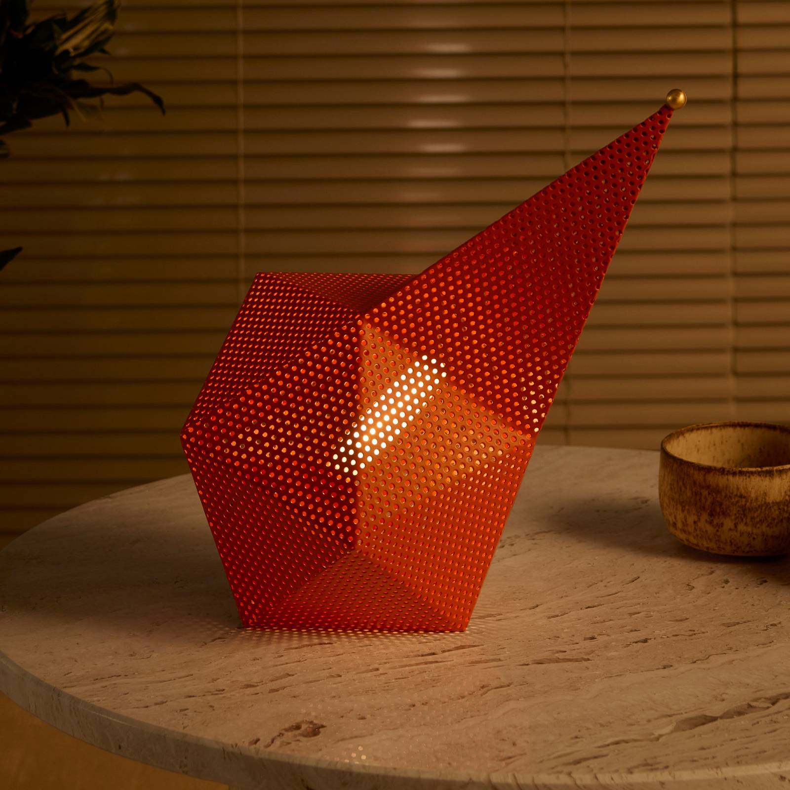 Gubi Lampa stołowa LED Bagdad, pomarańczowa, wysokość 36 cm, stal