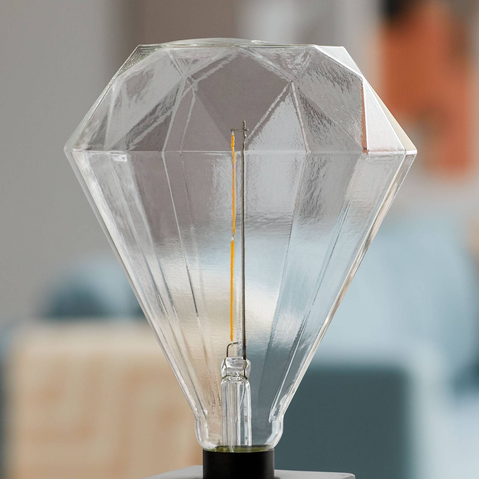 E-shop Obrovská LED žiarovka Philips Diamond E27 4W