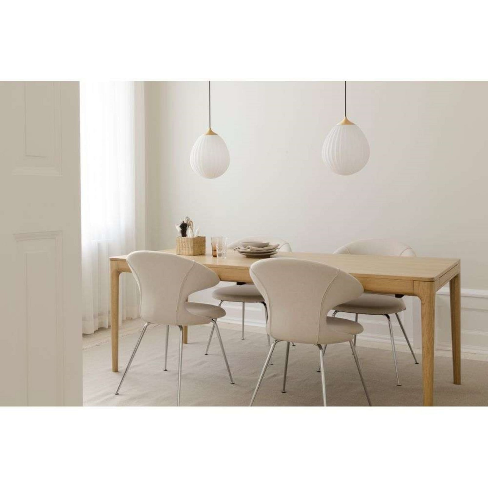 Around the World Pendelleuchte Medium, weiß/schwarz UMAGE - Wohnzimmer - Glas