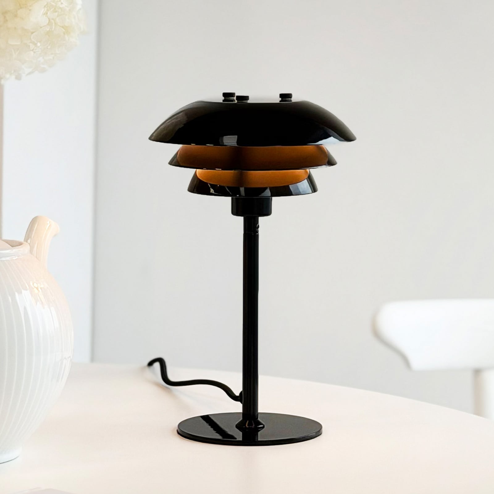 SIXTEEN bordlampe, sort, metal, E27 – Dyberg Larsen SIXTEEN bordlampe, sort, metal, E27 – Dyberg Larsen