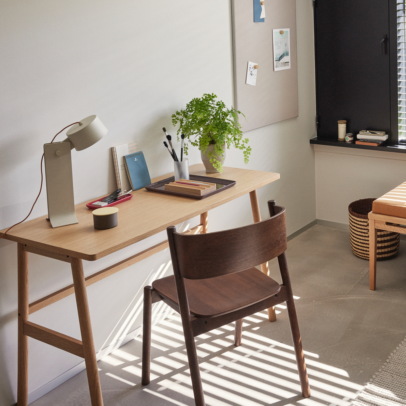 Crea Stolní Lampa Sand/Orange - Hübsch