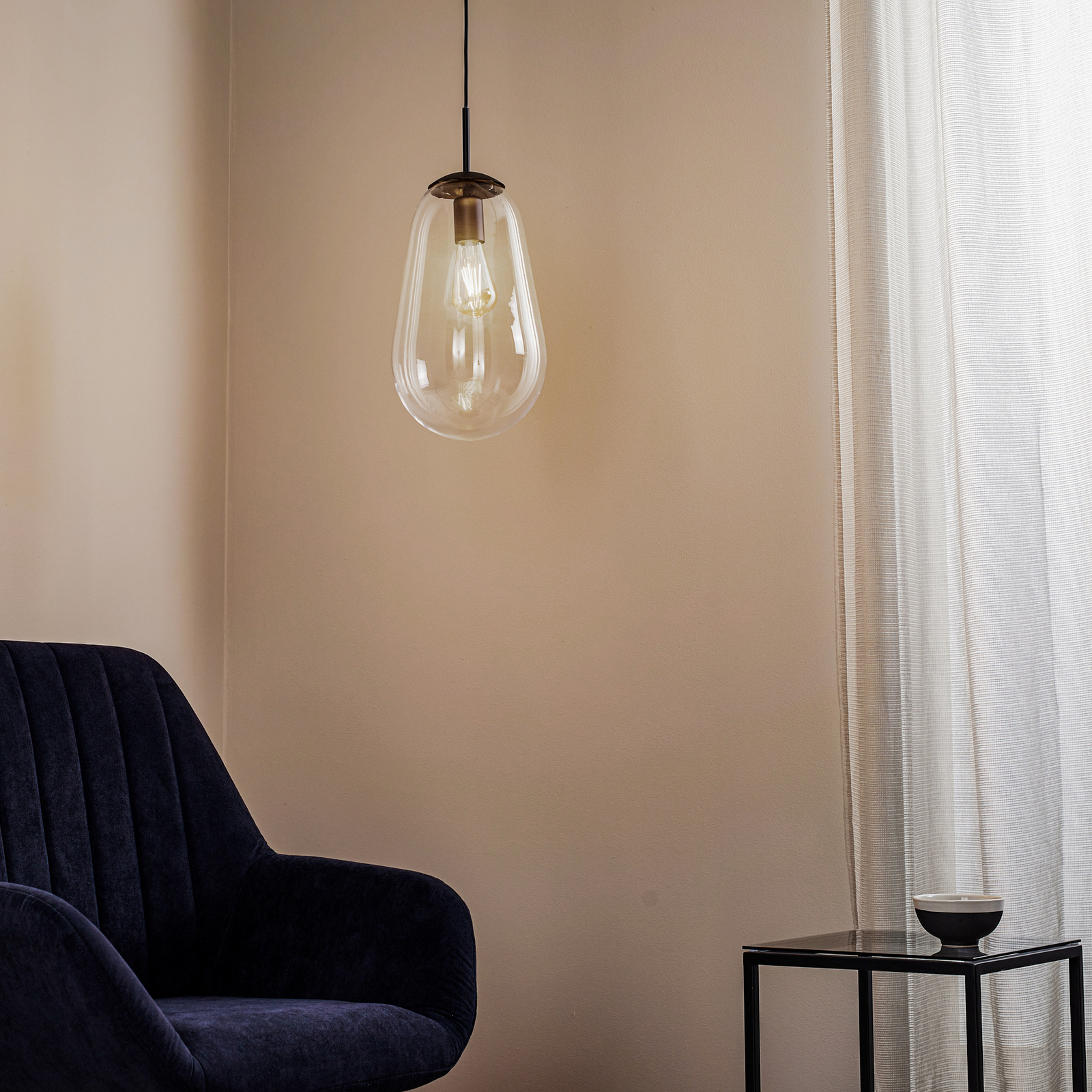 Hanglamp Pear M met glazen kap, zwart