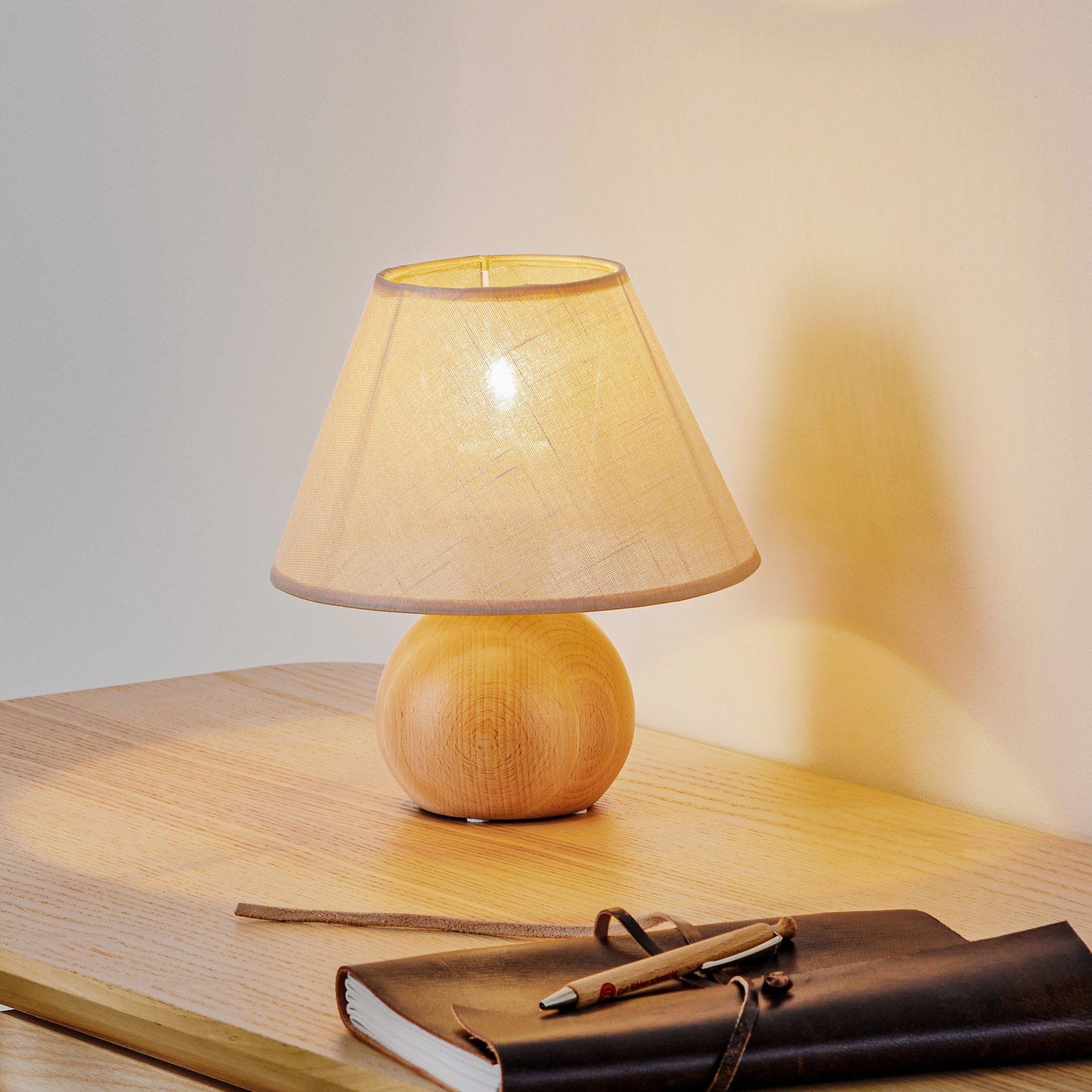 Envostar Gill tafellamp, hout naturel/kap beige