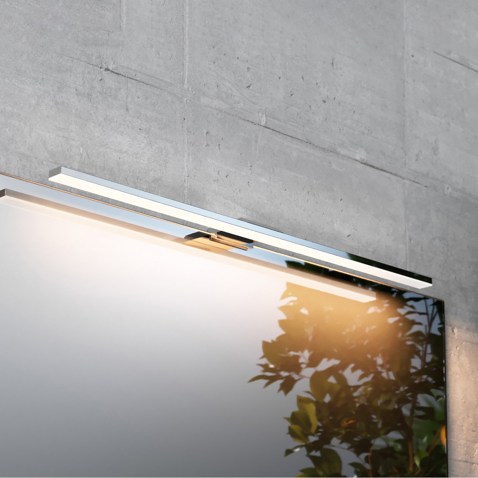 Φωτιστικό καθρέφτη LED Triga IP44, χρώμιο, 60cm, 3.000K