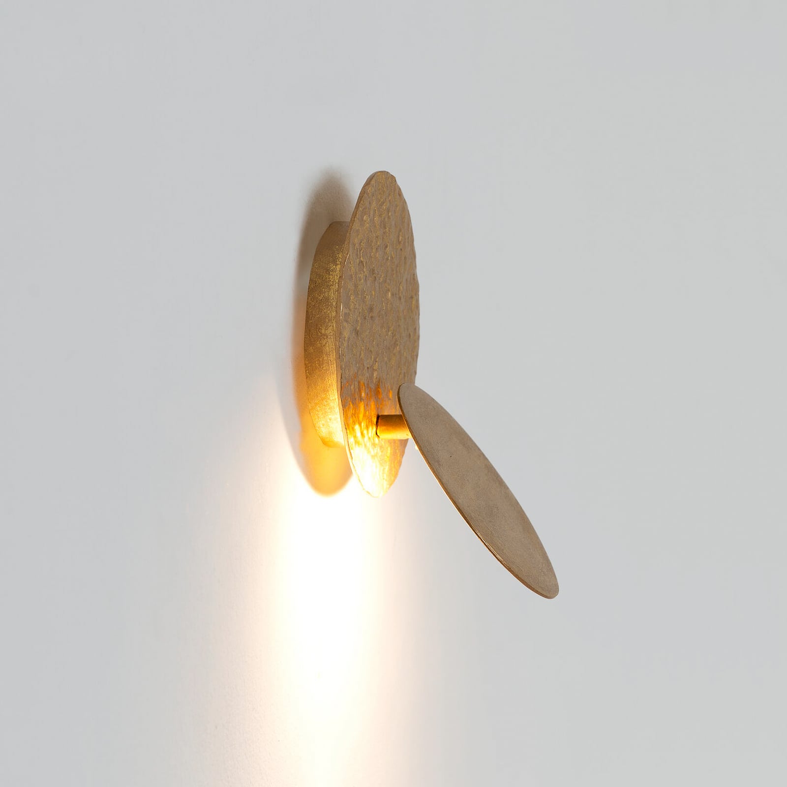 Aplique de pared LED CORONARE, Ø 17 cm, color dorado, metal, atenuable