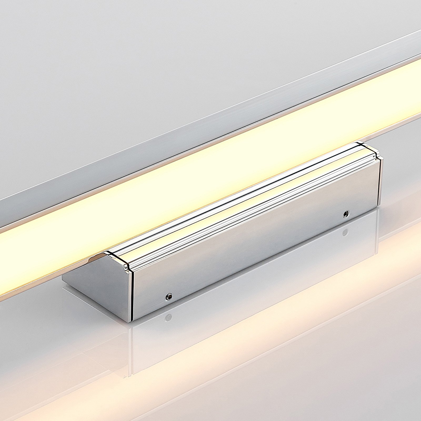 Alenia LED Vegglampe L60 White/Chrome - Lindby