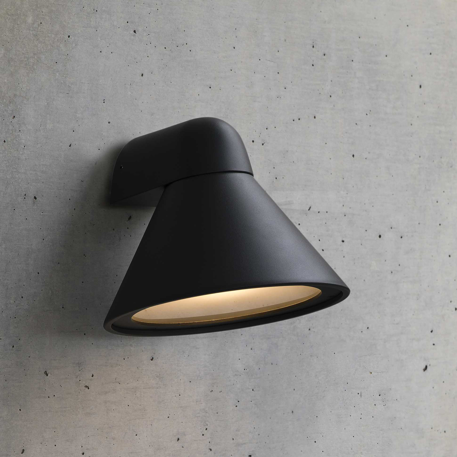 Pals outdoor wall light, IP65