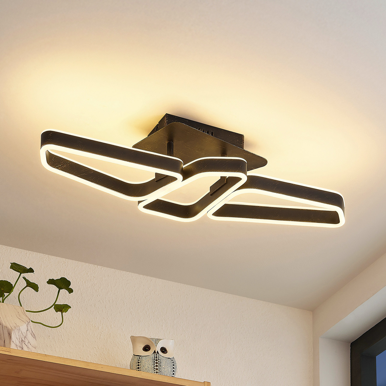 Lucande Quinn LED-taklampe, tre lyskilder, svart