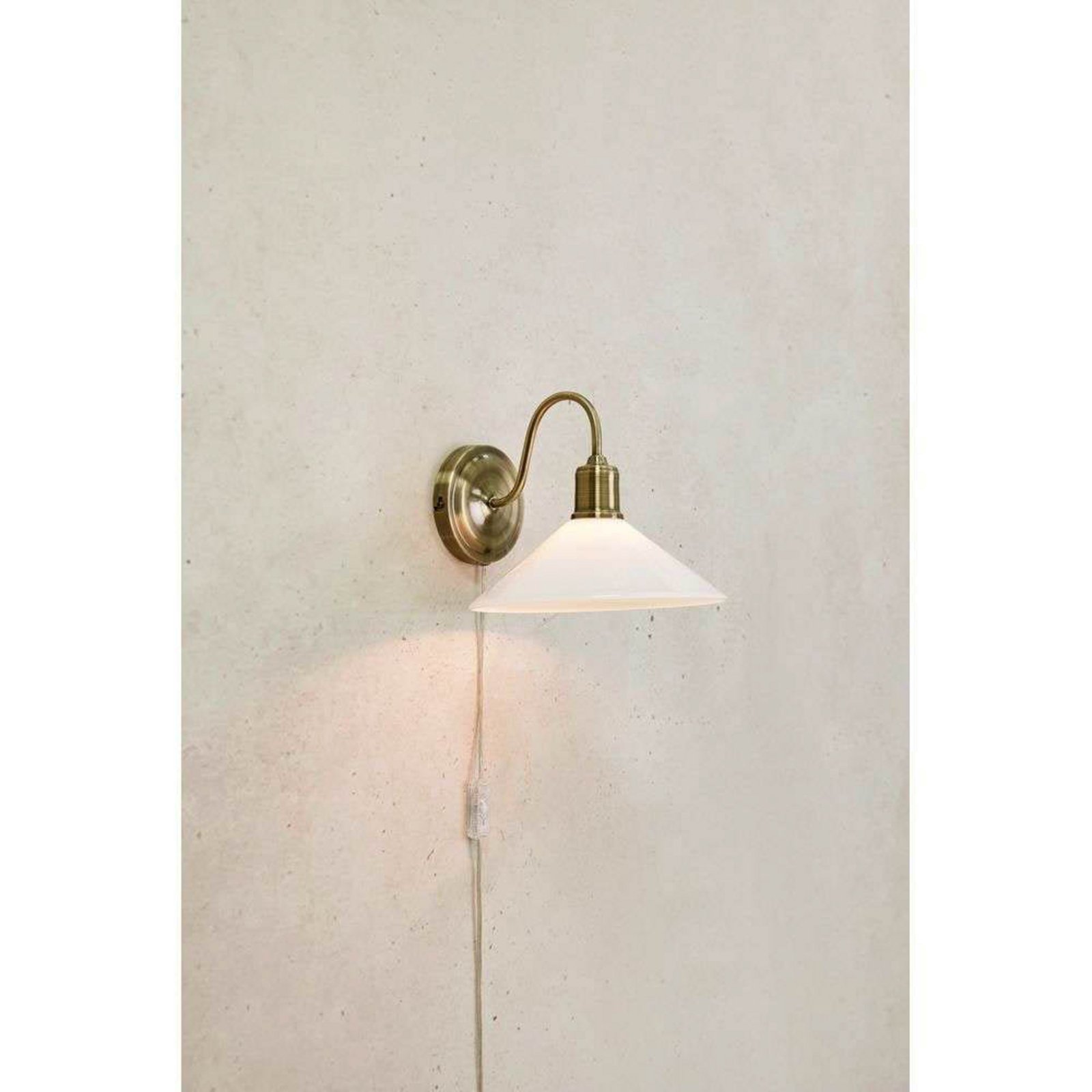 Vela Væglampe Antique Brass/Shiny White - Markslöjd