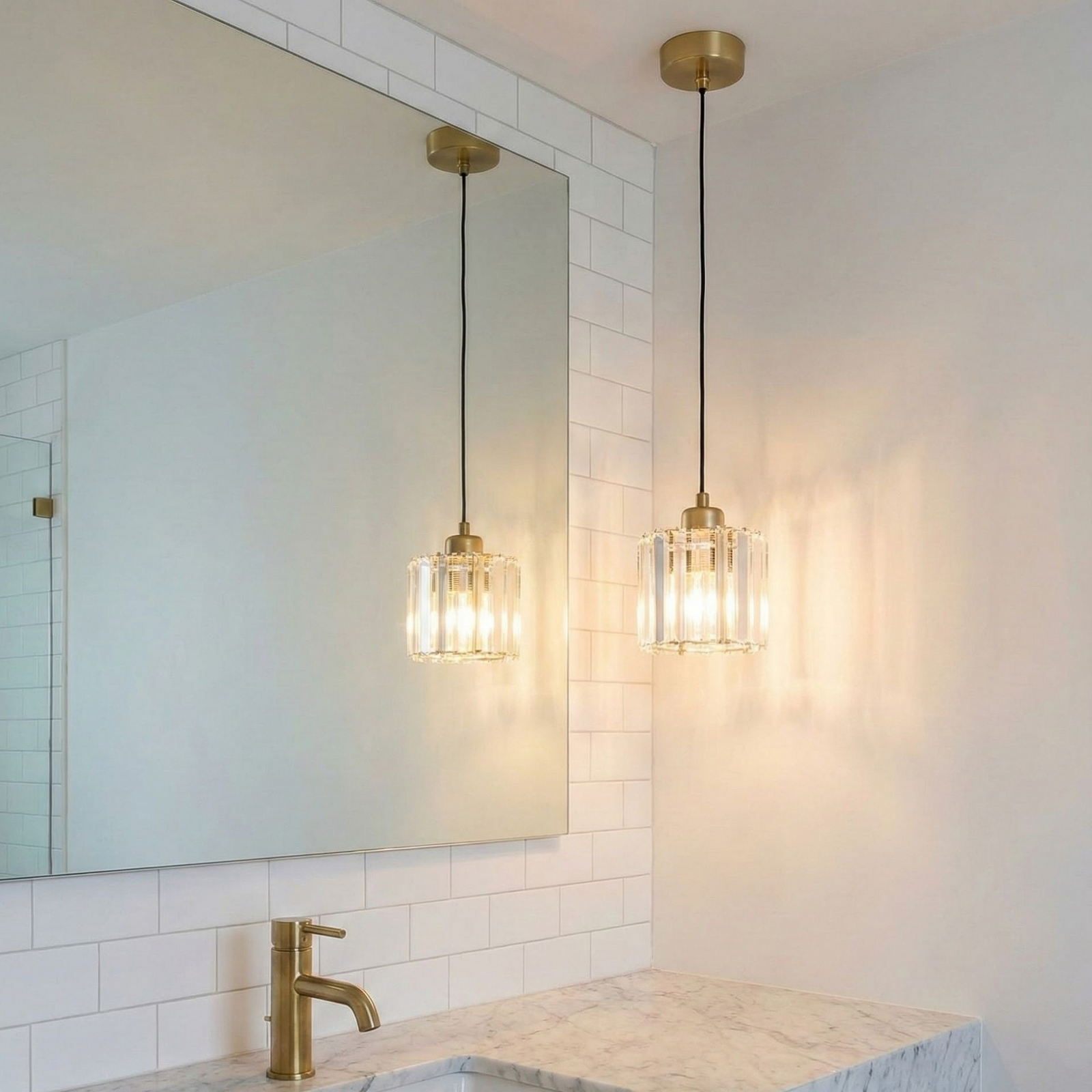 Yakops pendant light, gold-coloured, Ø 13 cm, glass/metal, E27 Yakops pendant light, gold-coloured, Ø 13 cm, glass/metal, E27