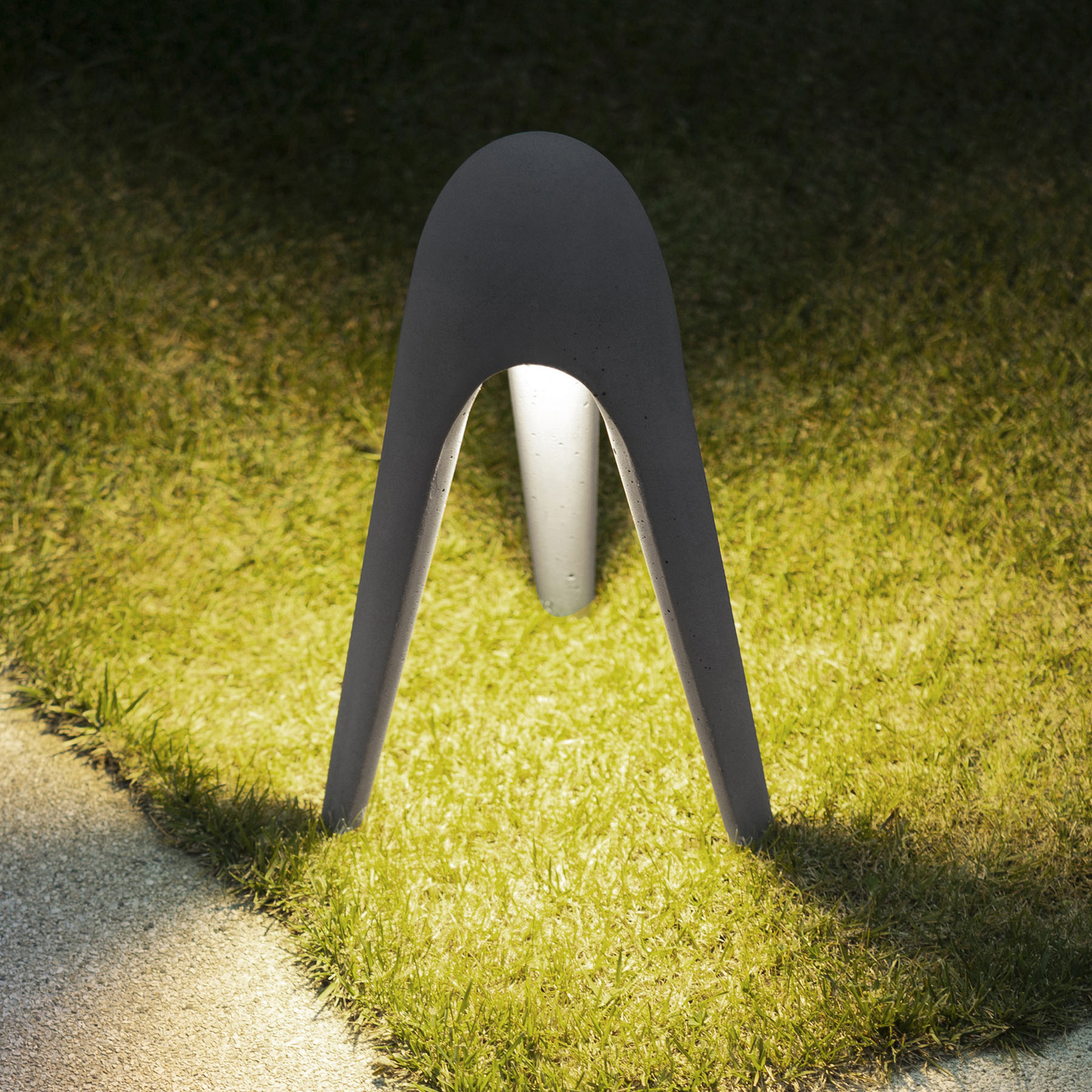 Martinelli Luce Cyborg LED-Wegeleuchte aus Beton