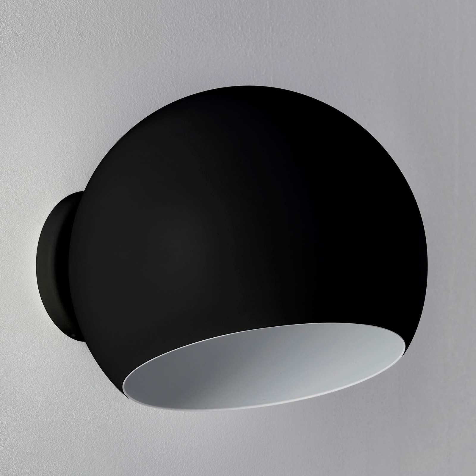 Nyta Tilt Globe Wall Short Wandlampe