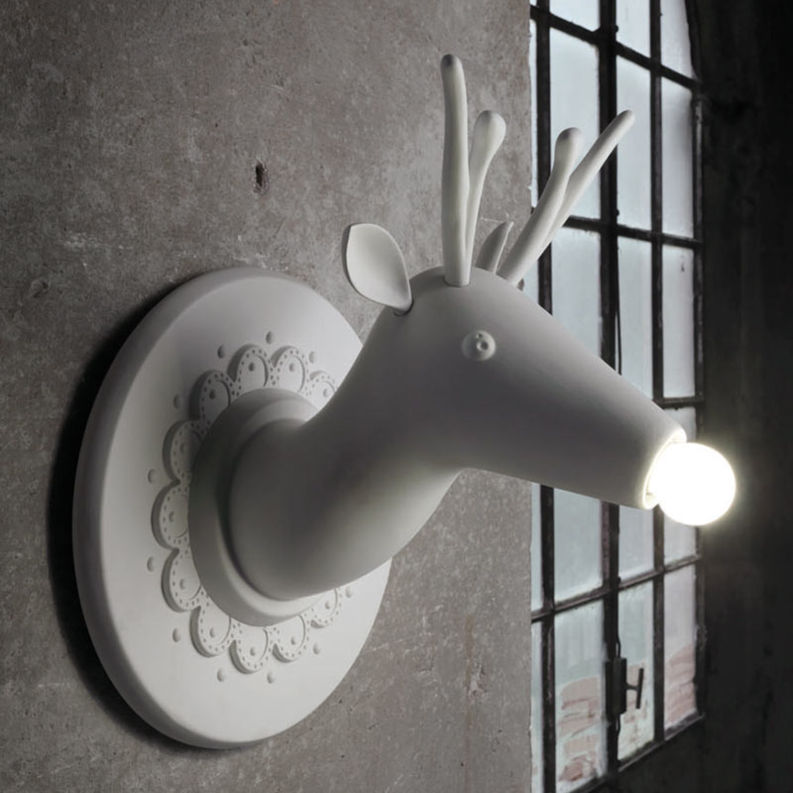 Karman Marnìn - dizajnerska zidna lampa od keramike