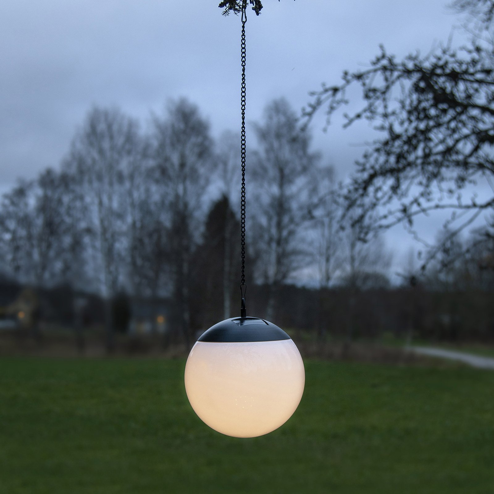 Globus LED solar hanging light