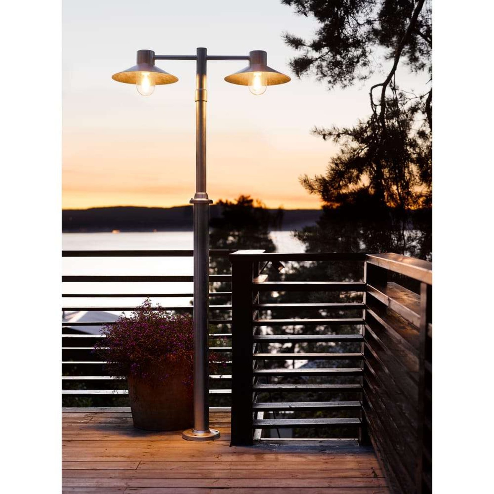 Lund 1 Outdoor Park Lamp for Concrete Anchor Black - Norlys