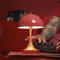 Louis Poulsen Panthella Portable 160 V3, uigennemsigtig koralrød