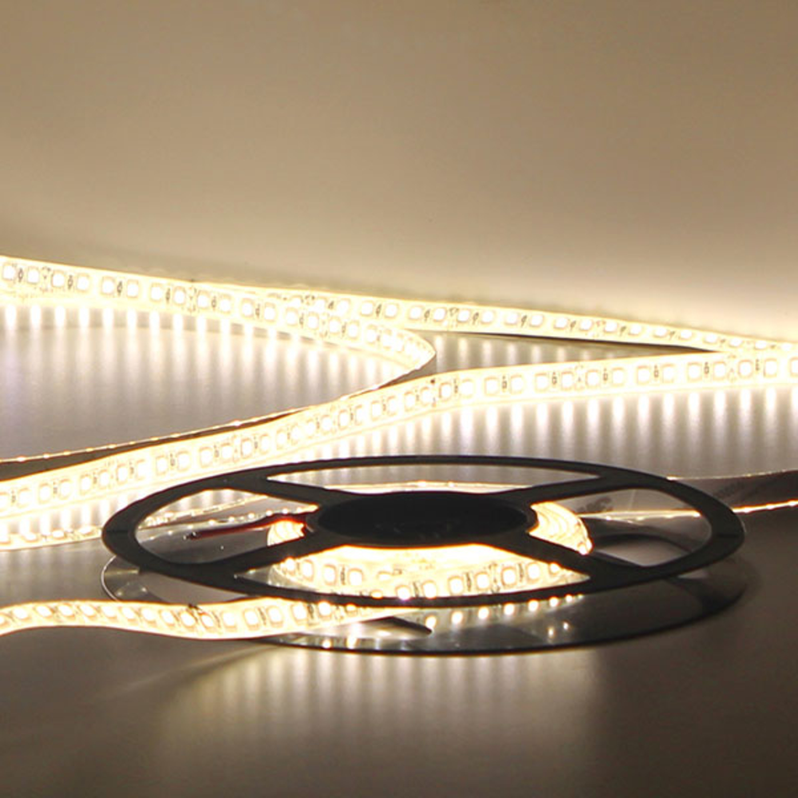 Mono LED-lysstripe 600 IP54 65 W varmhvid 2.900 K