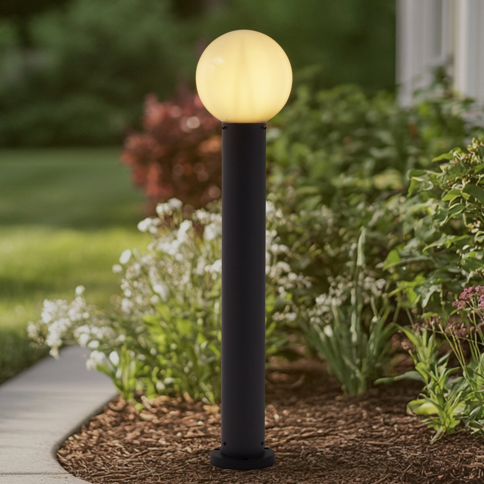 Lindby bolardo luminoso Dangan, blanco, altura 90 cm, vidrio, metal