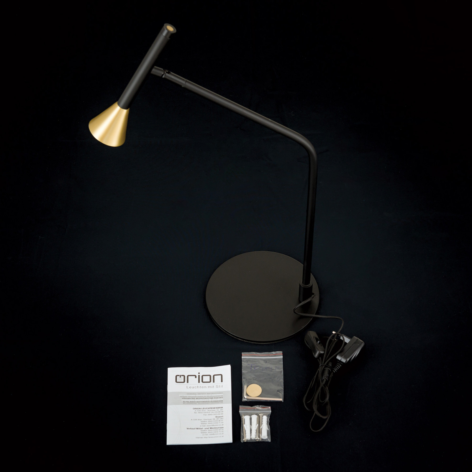 Odeon LED table lamp, black, pivotable