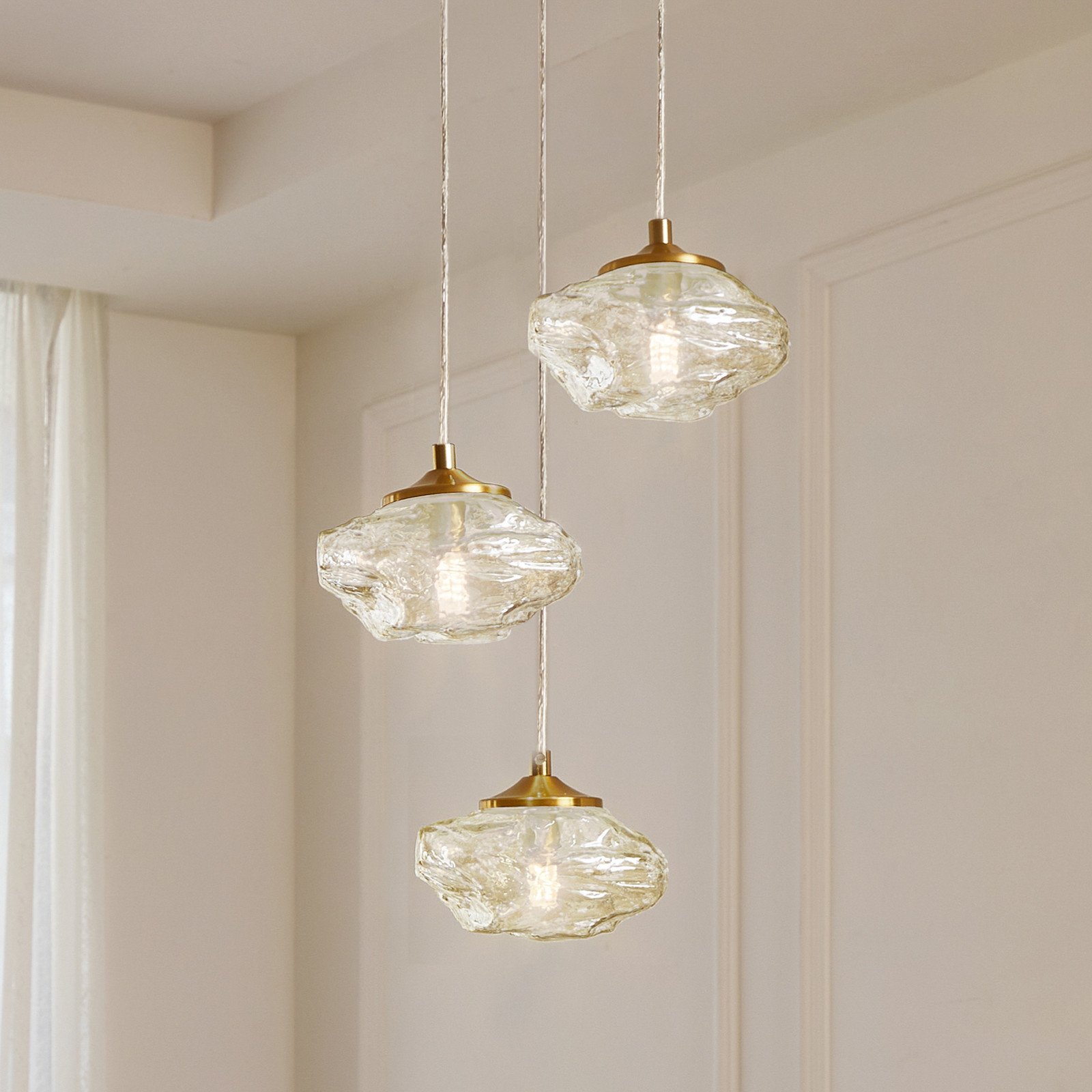 Lampă suspendată Lindby Piatra Ø25cm 3 becuri coniac/zahăr sticlă - Camera de zi / sufragerie - modern - Cognac alamă