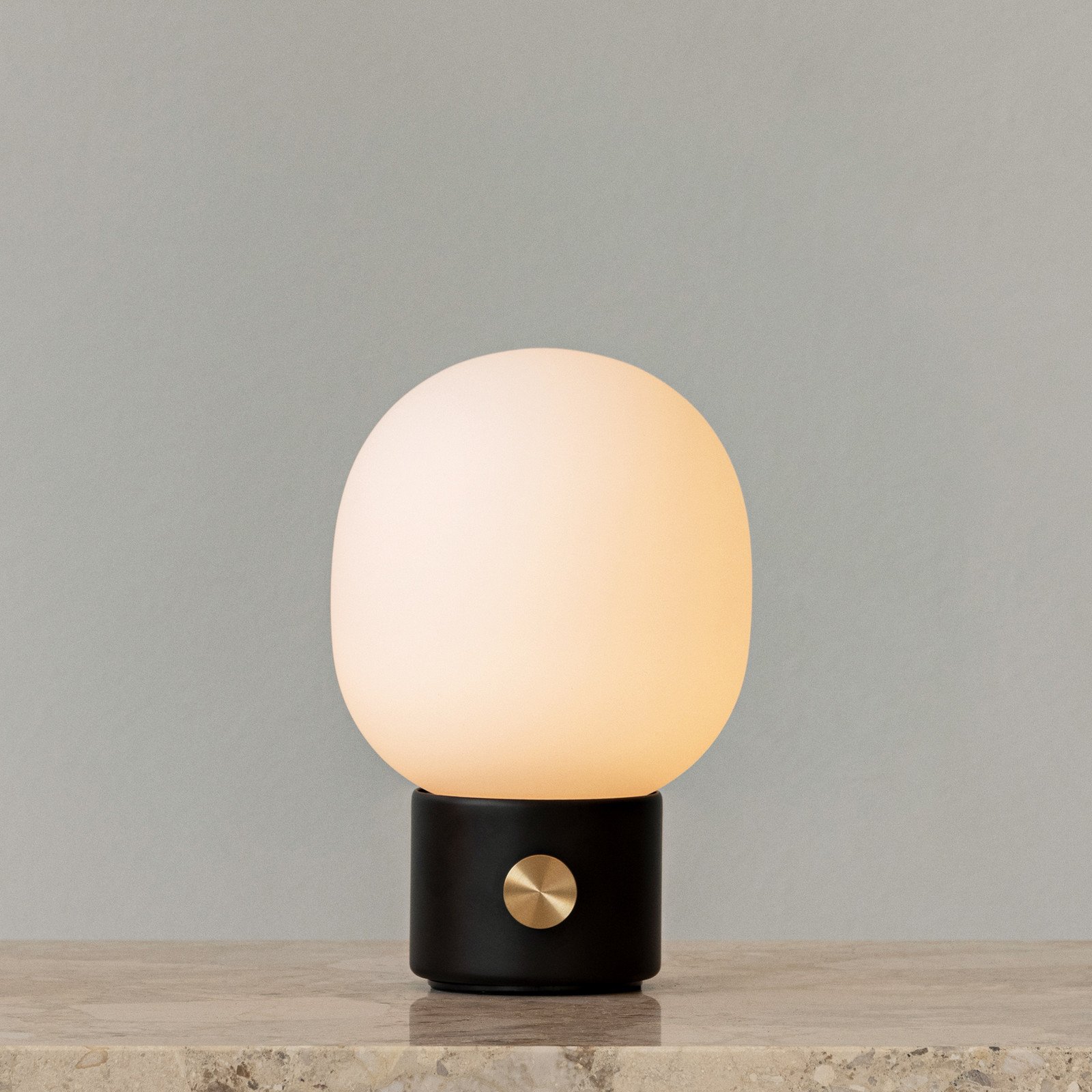 Audo Copenhagen Audo JWDA lampă de masă reîncărcabilă negru - Camera de zi / sufragerie - design - alb opal - Sticlă