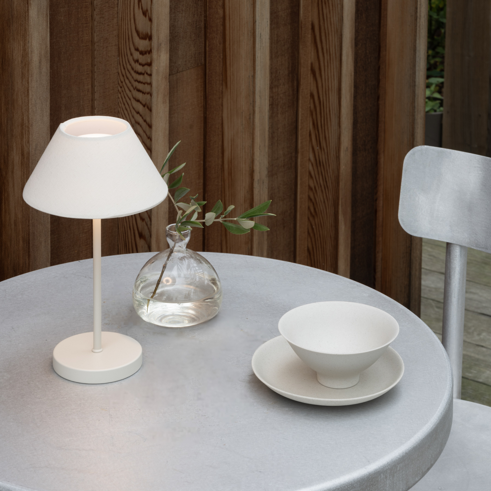 Lâmpada de mesa LED recarregável Teya, branca, 26 cm, IP44 - Watt & Veke