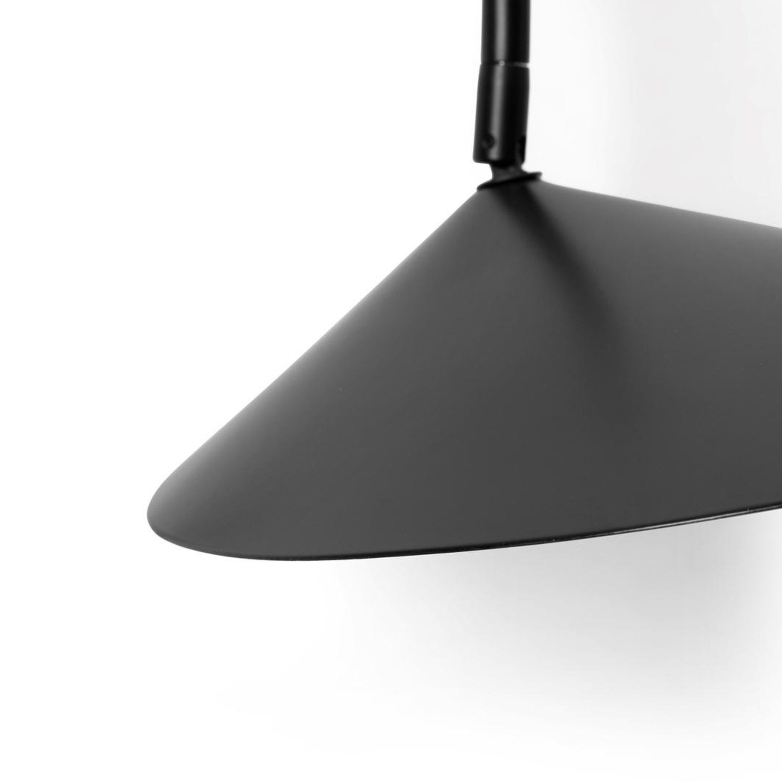 ferm LIVING Arum Zwenk wandlamp, zwart, 47 cm, stekker
