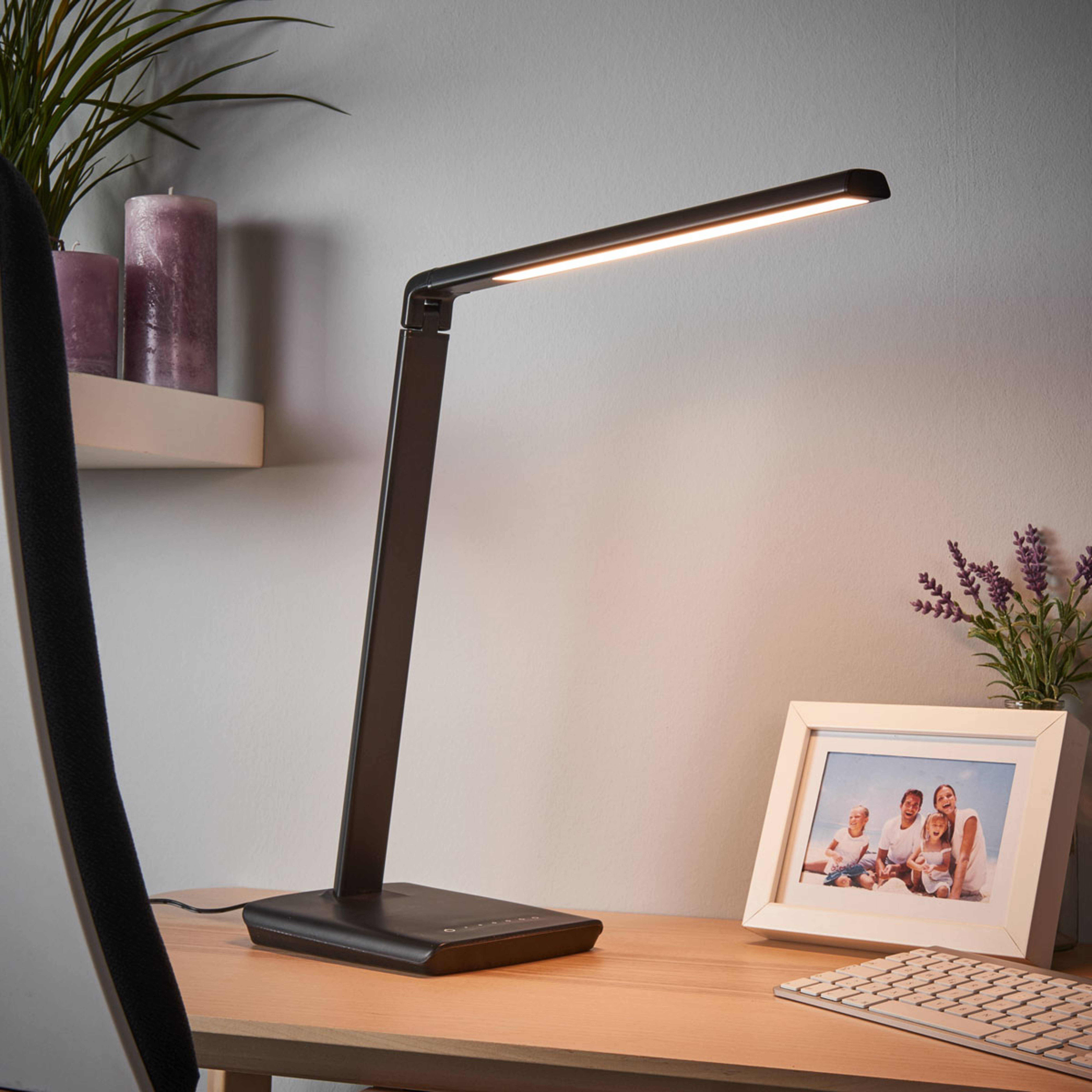 Lindby LED-Schreibtischlampe Kuno, schwarz, USB, Touchdimmer