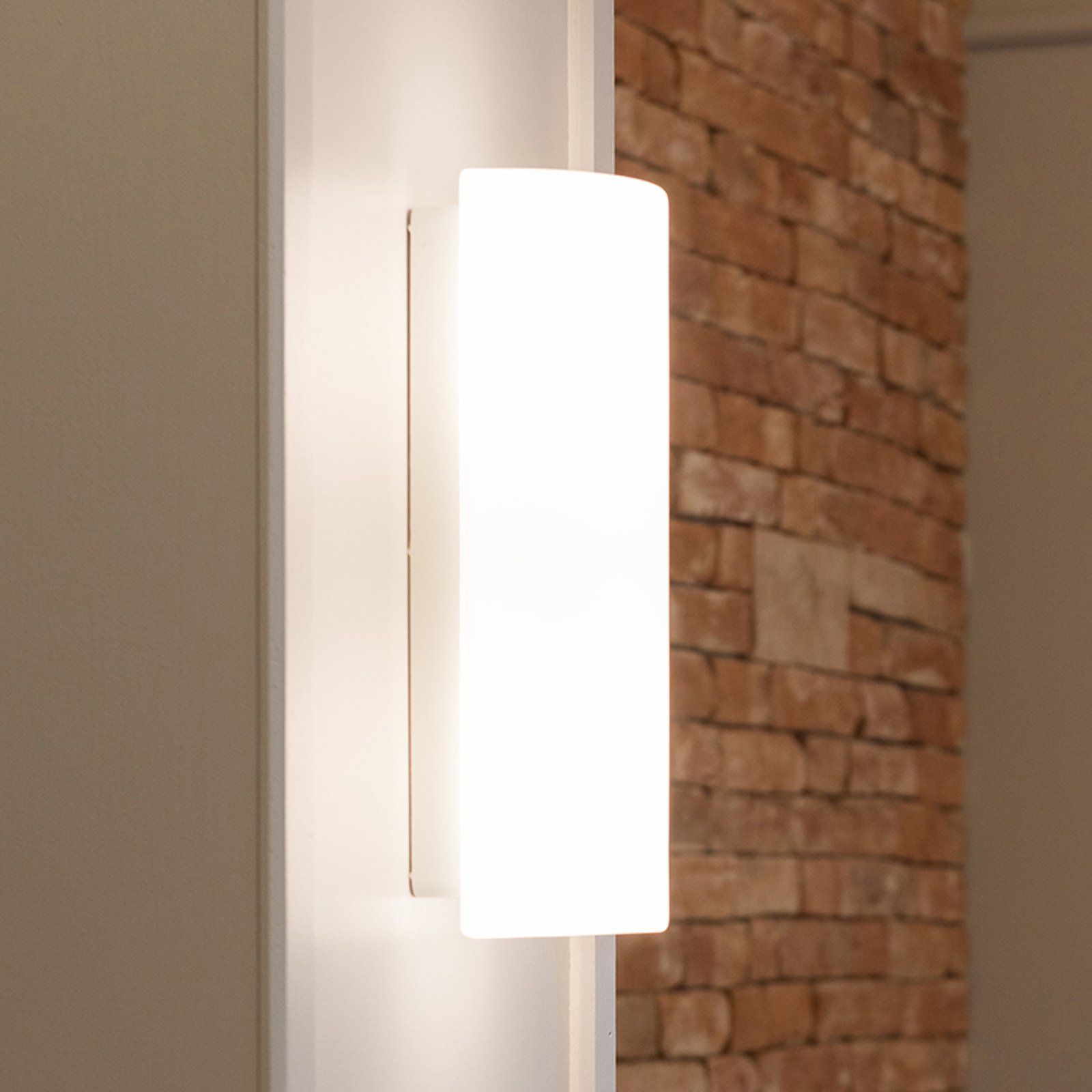 RZB Colonna LED wall light IP44 on/off 9W