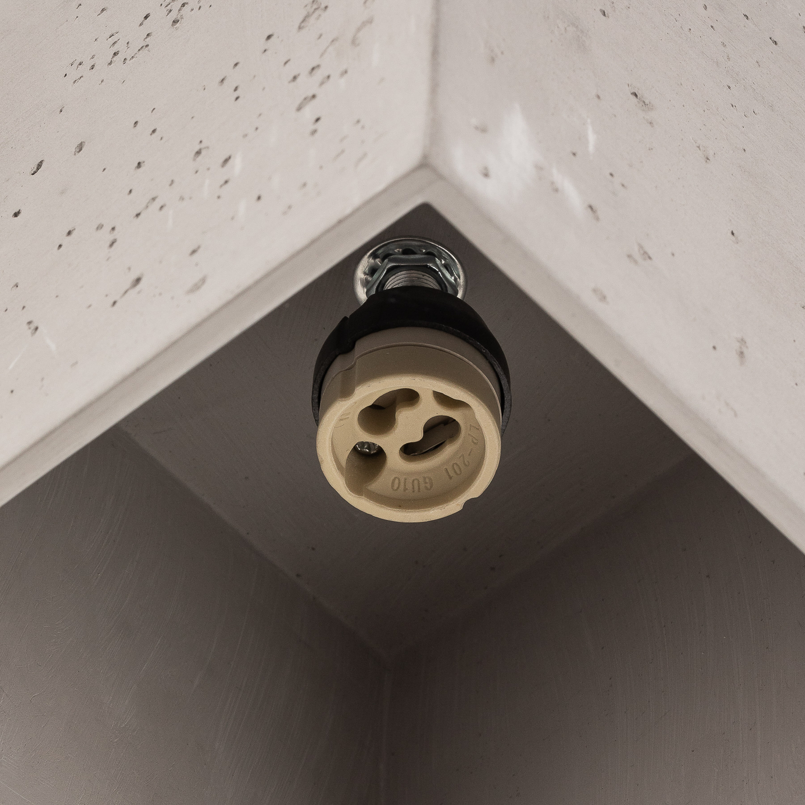 Plafondlamp Ara als betonnen kubus 14cm x 14cm