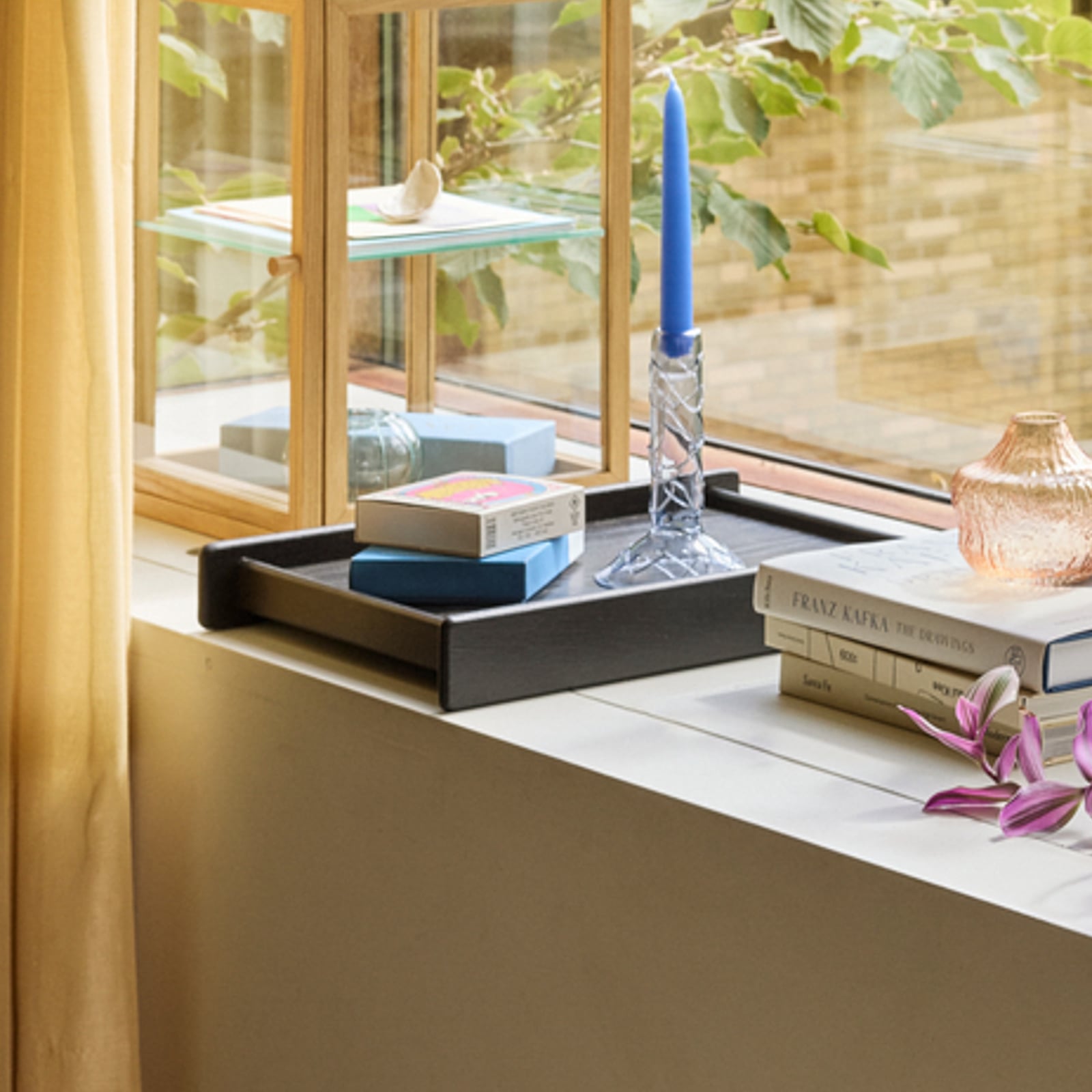 Vassoio Less nero, lunghezza 42 cm - Hübsch