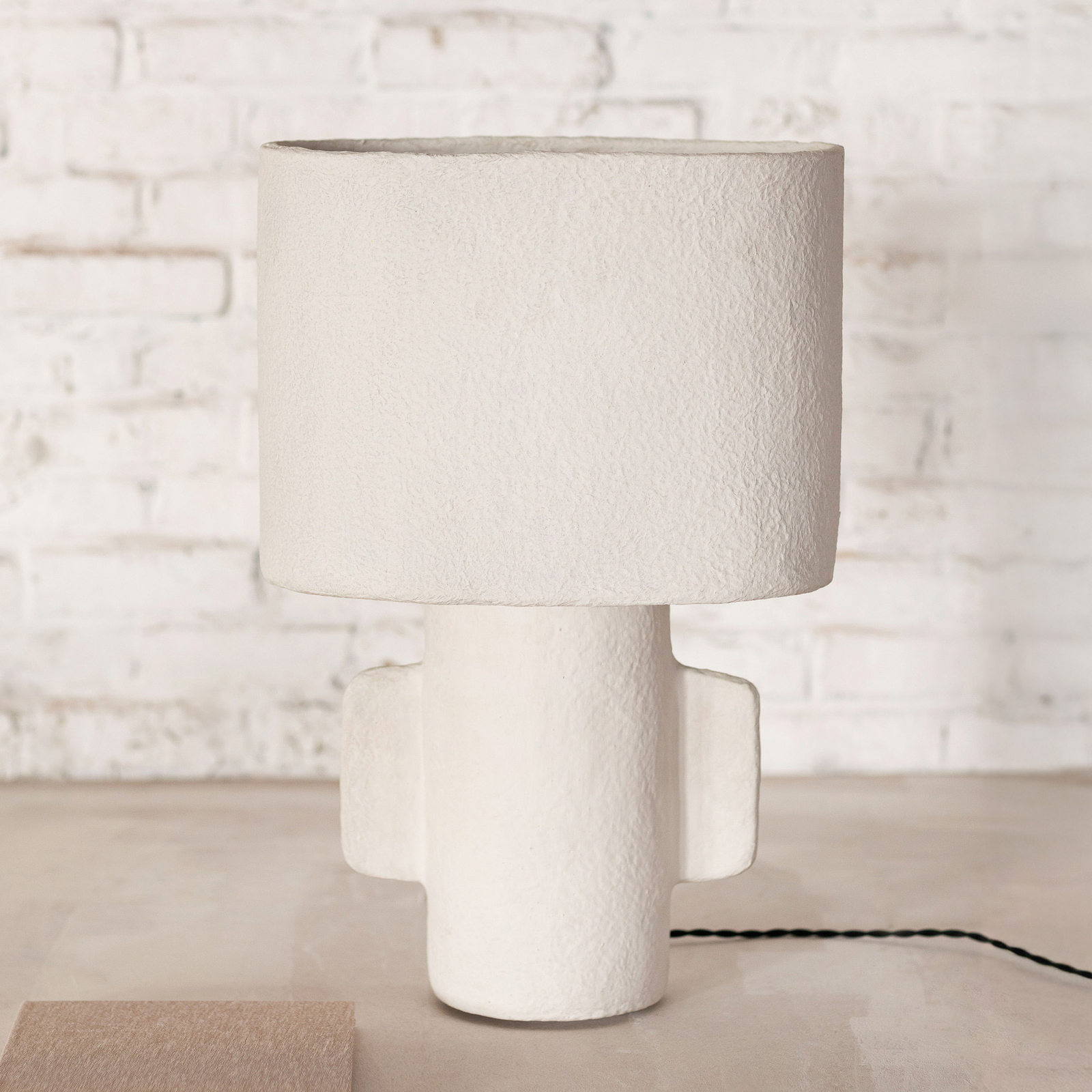 01 S WHITE EARTH bordlampe, hvid, papmaché, højde 47 cm, E27 – Serax
