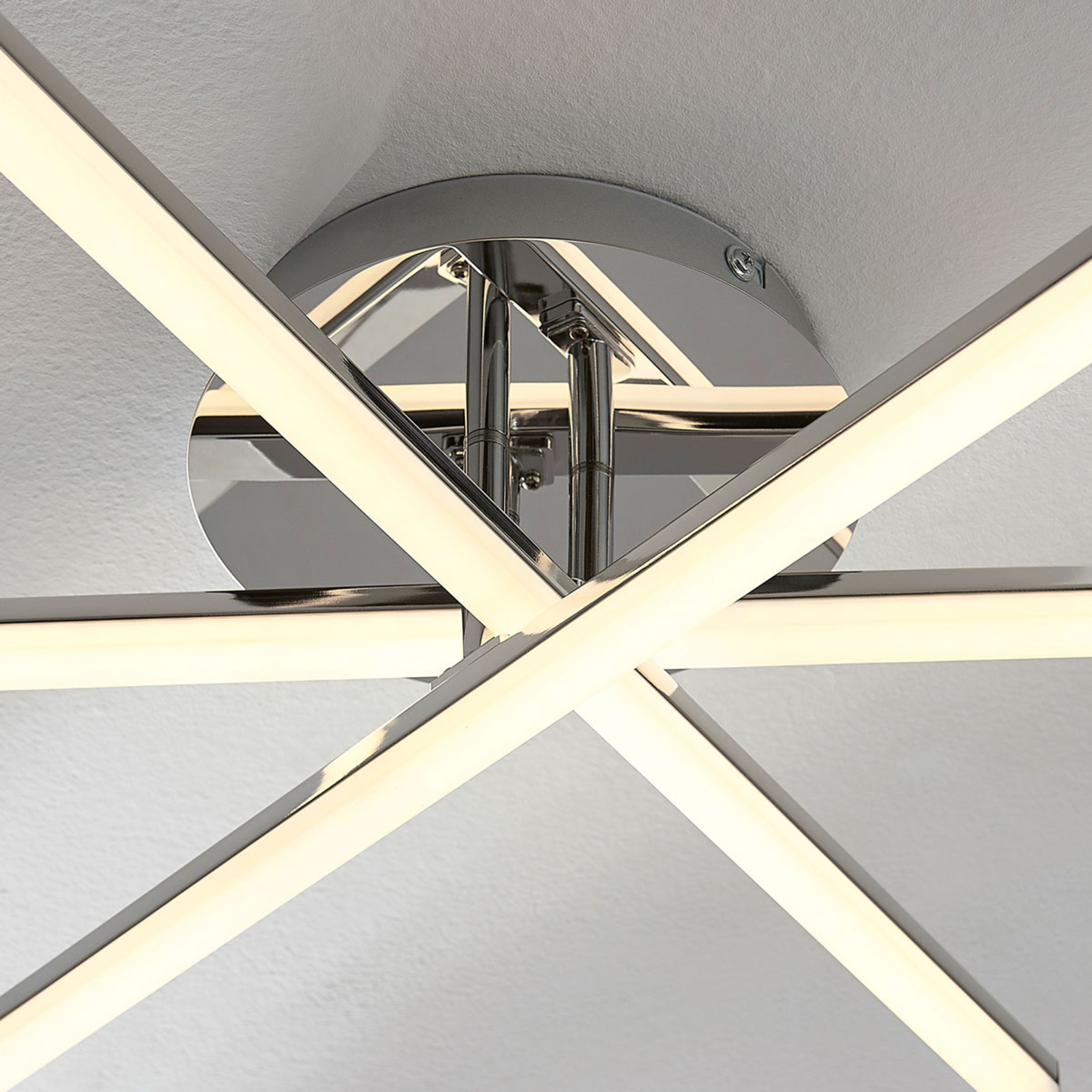LED-taklampe Korona, dimbar i fire trinn
