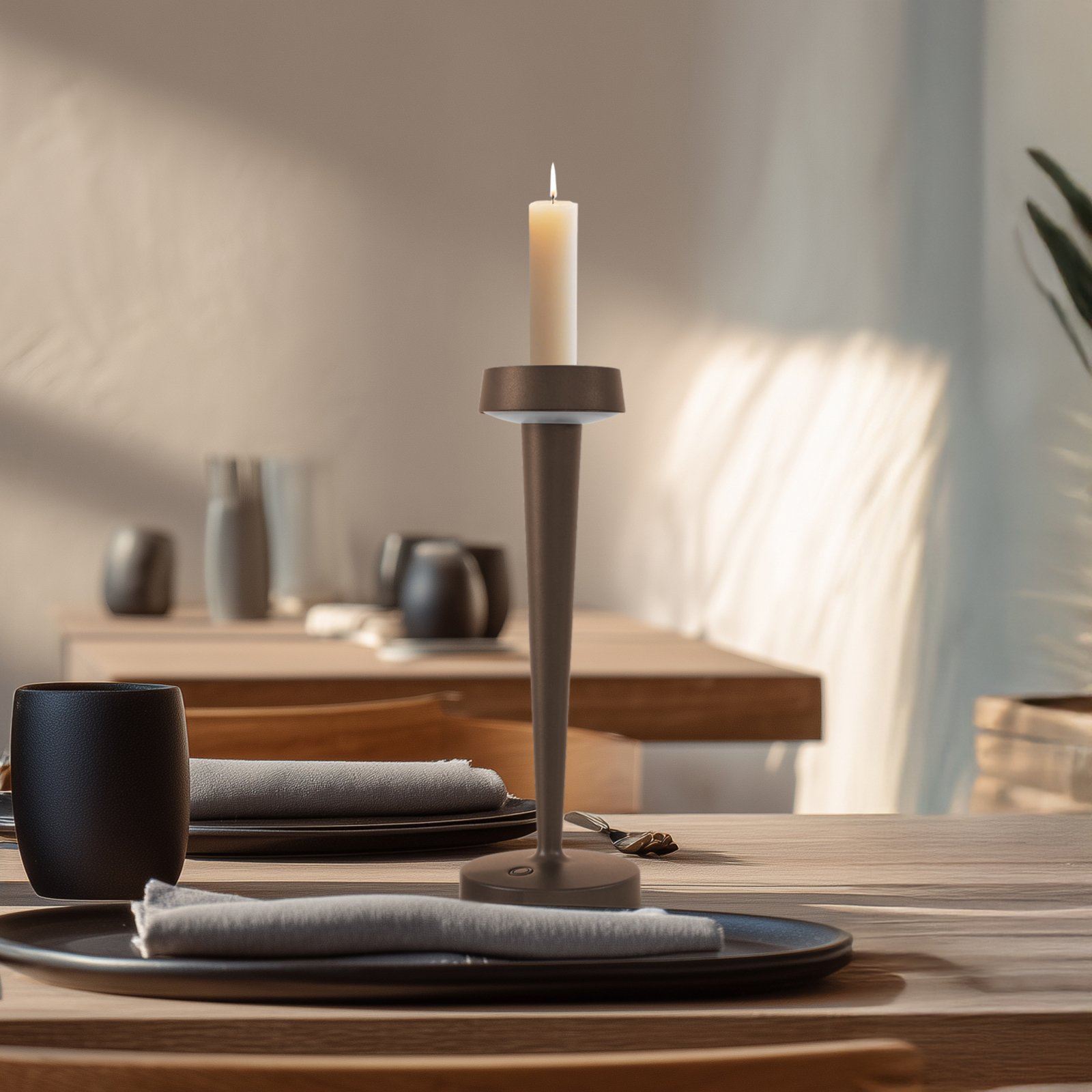 Lea LED-batterijkaarsenhouder, vaas, donkerbruin 28 cm - Lucande