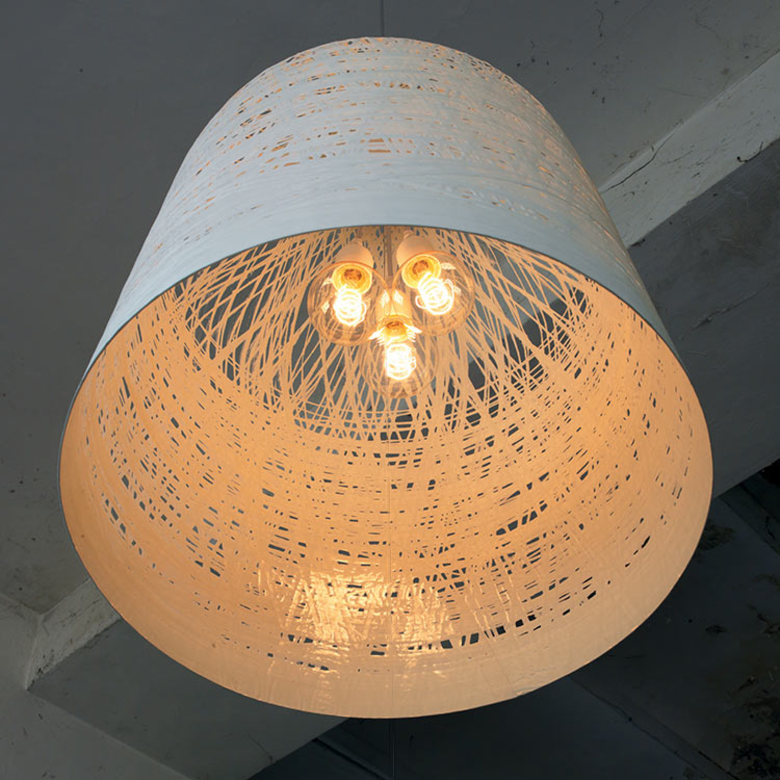 Biała designerska lampa wisząca Black Out, 50 cm