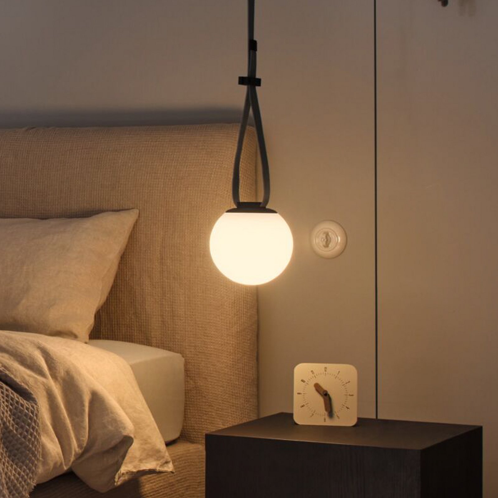 Paulmann ULine LED obesna svetilka Ball, bela/črna, 3.000 K