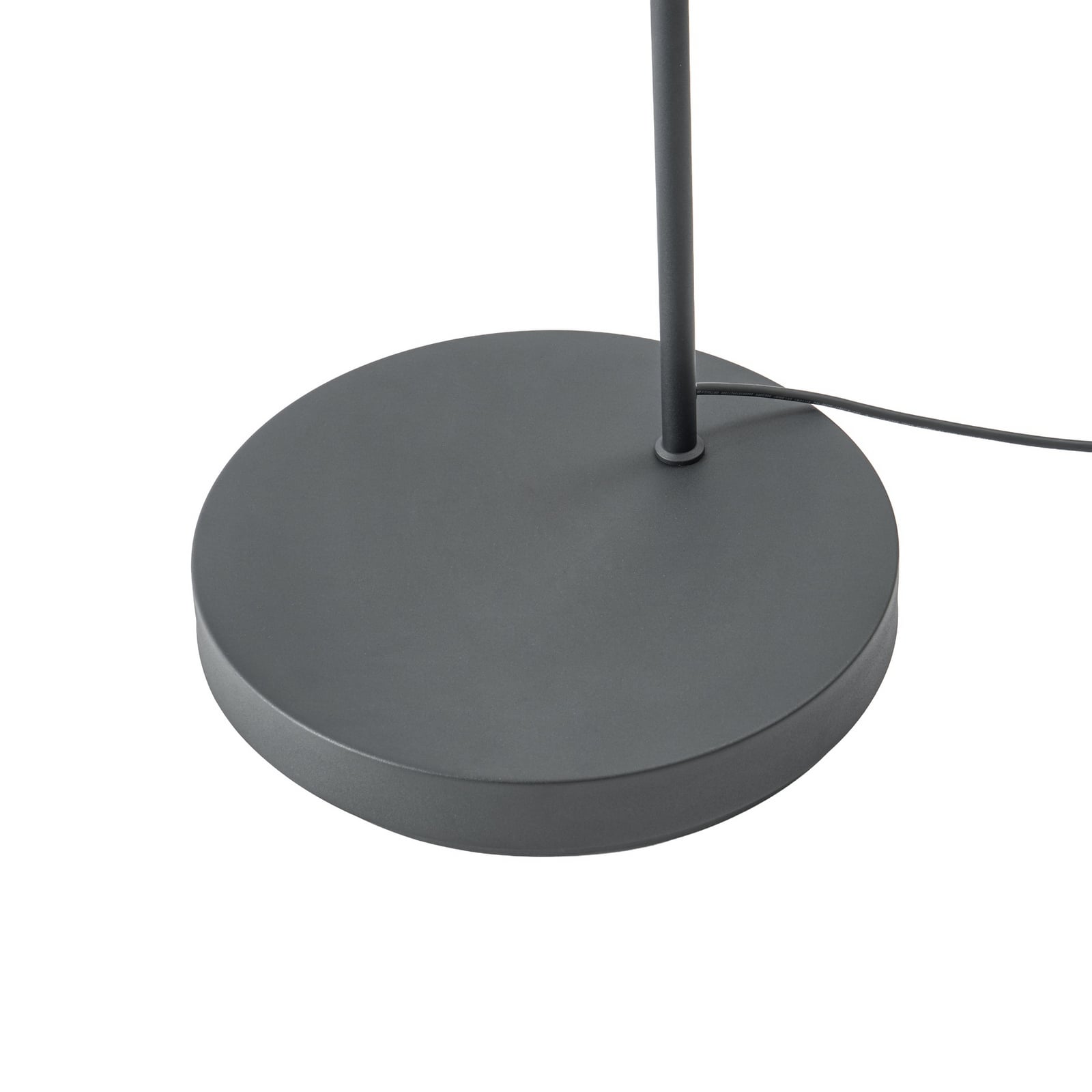 Lucande āra stāvlampa Taniola, koniska, rotangs, 195 cm, IP44