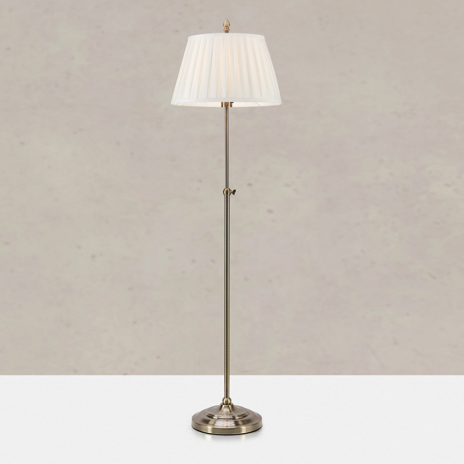 Markslöjd Lampadar Oxford culoare alamă înălțime 155 cm metal/țesătură - Camera de zi / sufragerie - alamă alb natural - Țesătură / Textil